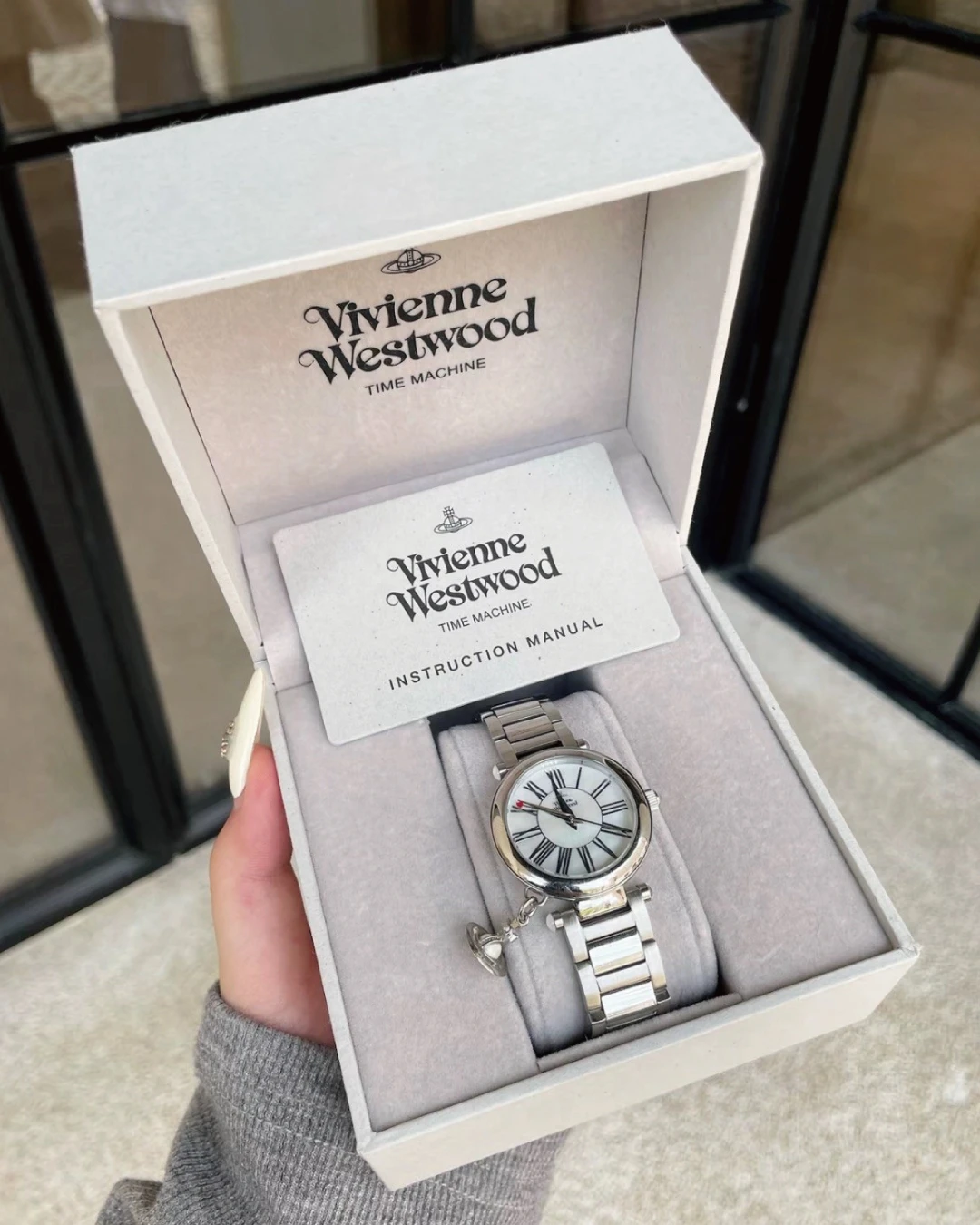 Vivienne Westwood｜西太后 薇薇安 不鏽鋼手錶 銀白色 防水 土星吊墜 石英機芯