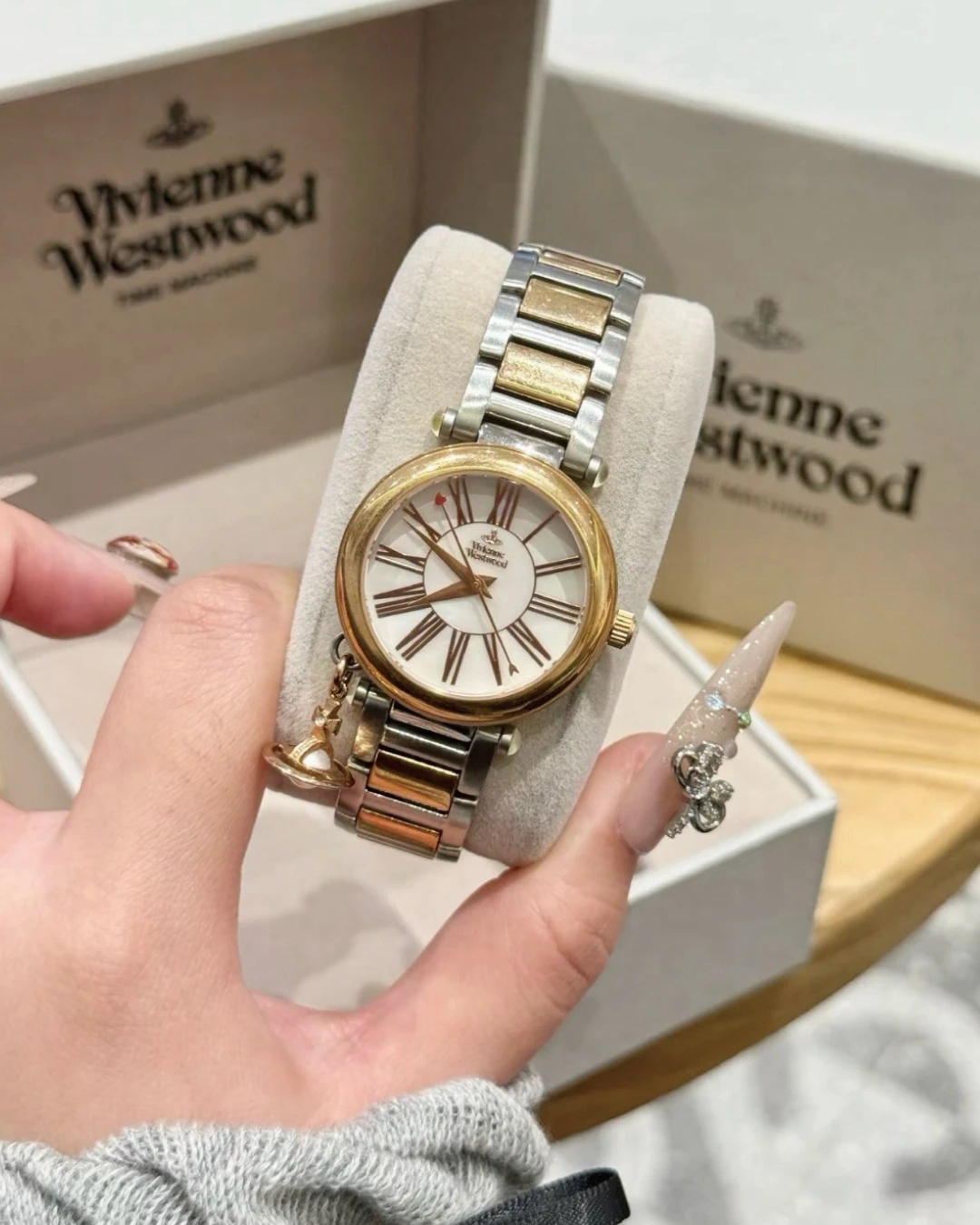 Vivienne Westwood｜西太后 薇薇安 不鏽鋼手錶 玫瑰金 防水 土星吊墜 母貝錶盤 石英機芯