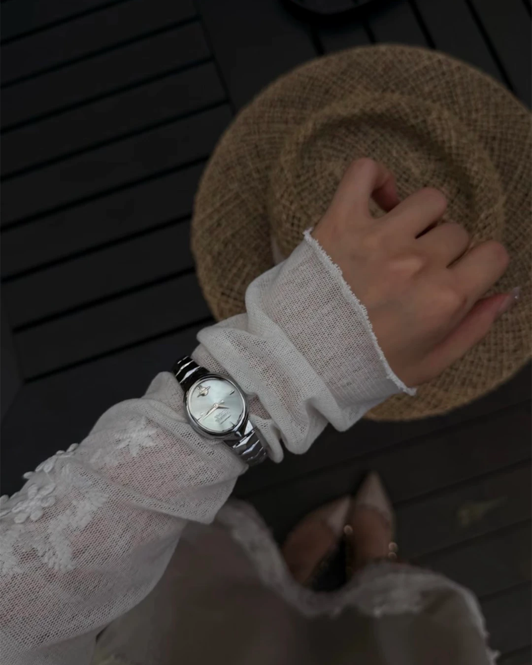 Vivienne Westwood｜Armour Watch 28mm 西太后 薇薇安 盔甲 蛇骨錶帶 立體土星 銀色女士石英腕錶