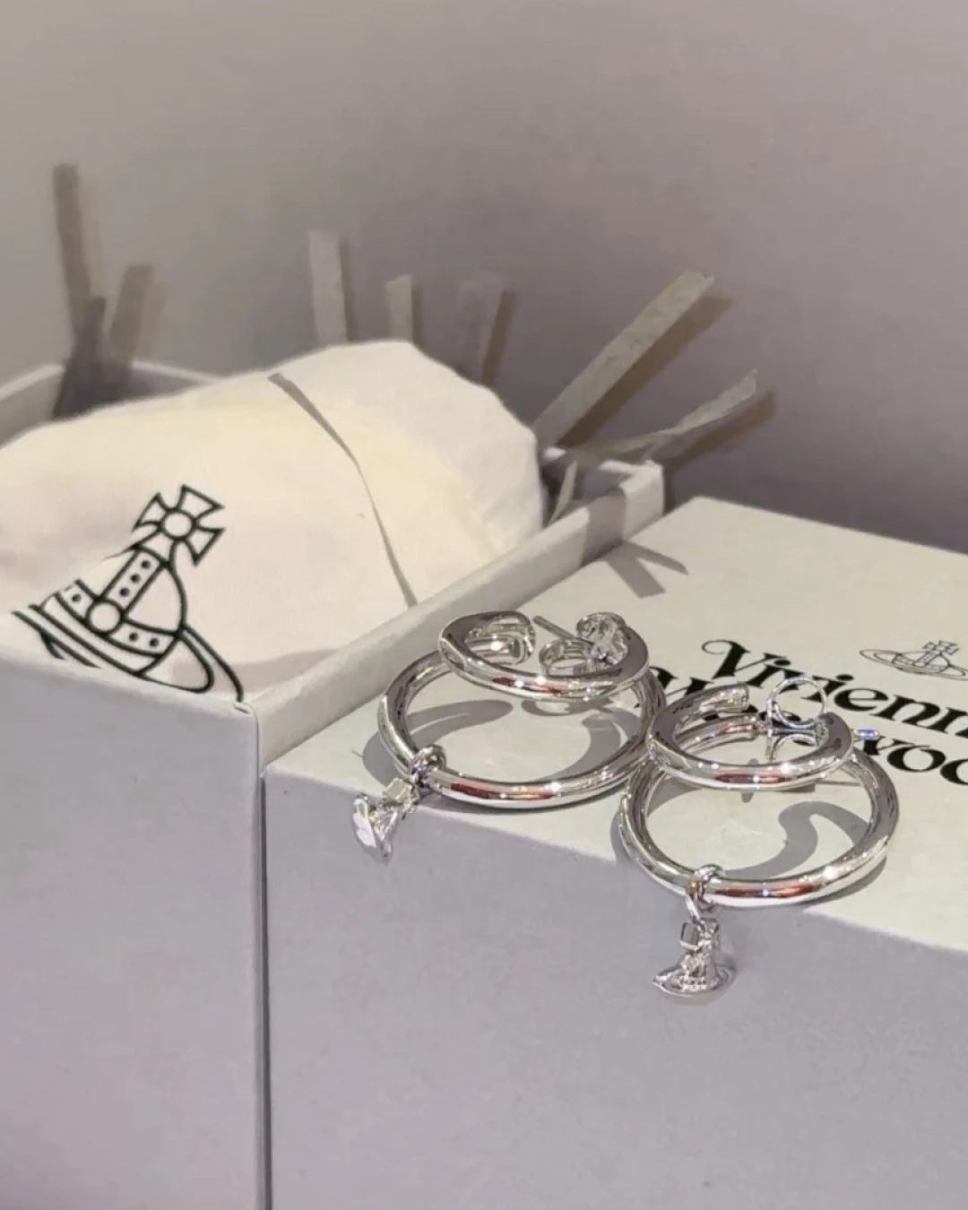 Vivienne Westwood ｜the ronda earrings 西太后 經典土星 圈型耳環 單邊耳環 土星墜飾 個性耳飾 輕奢飾品6202017202P019A
