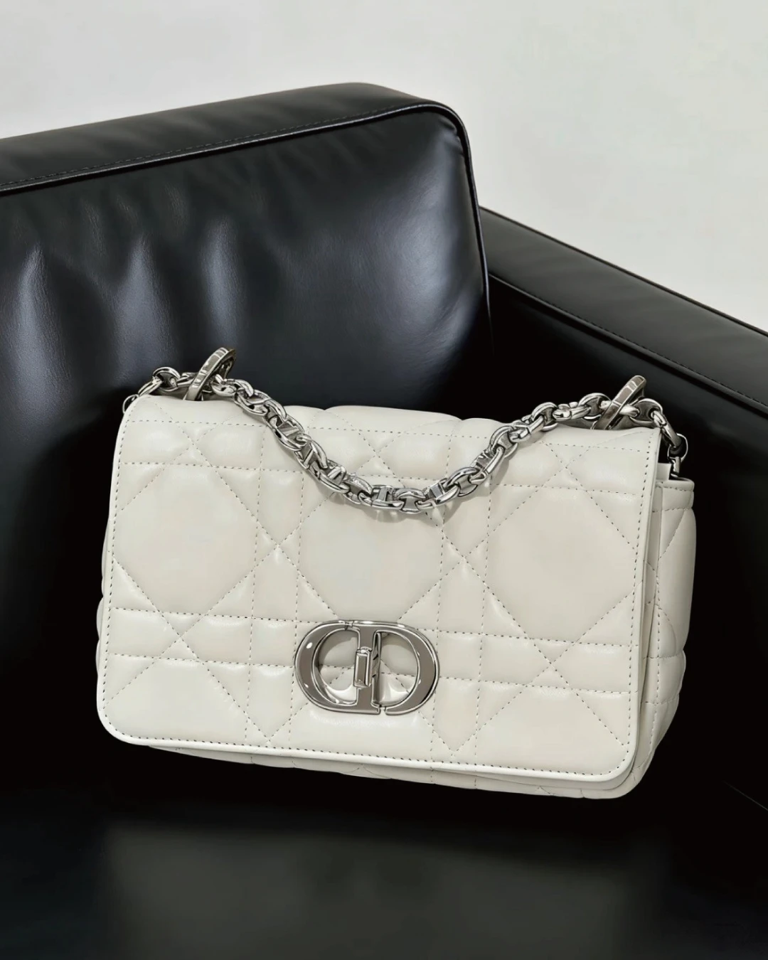 Dior｜Dior Caro 白色格紋羊皮鏈條包 菱格鏈條包 千金感 精品穿搭 輕奢配件