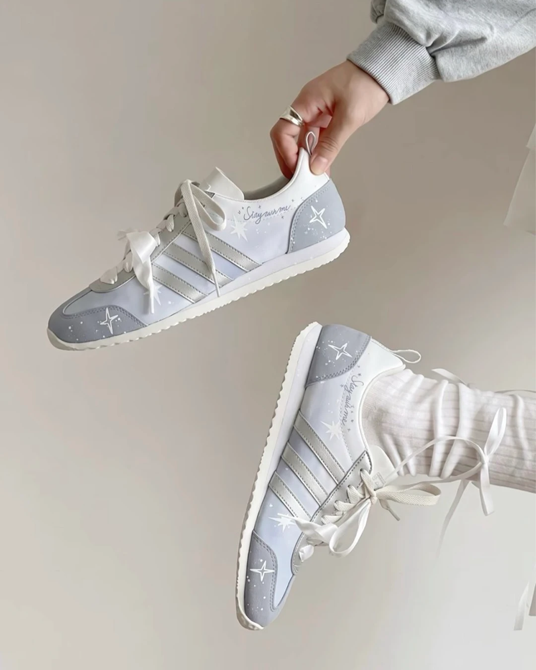 adidas ｜愛迪達 星空璀璨 復古慢跑鞋 星星 銀色三線 緞帶鞋帶 霧藍 薰衣草 女鞋