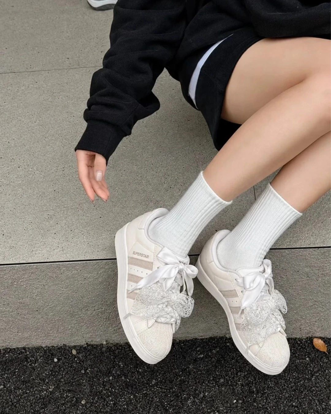 adidas ｜幕羽天使 淺色系美拉德 低飽和 奶茶棕 蕾絲緞帶