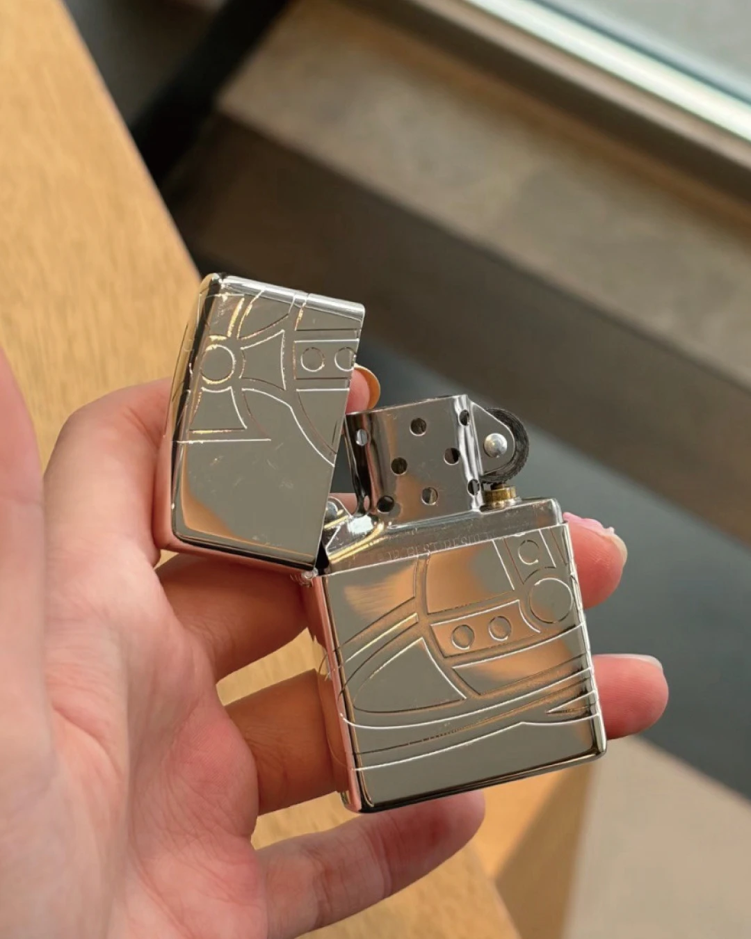 Vivienne Westwood｜ZIPPO ORB MIRROR 西太后 土星浮雕 鏡面設計 zippo打火機 個性配件 1358999001