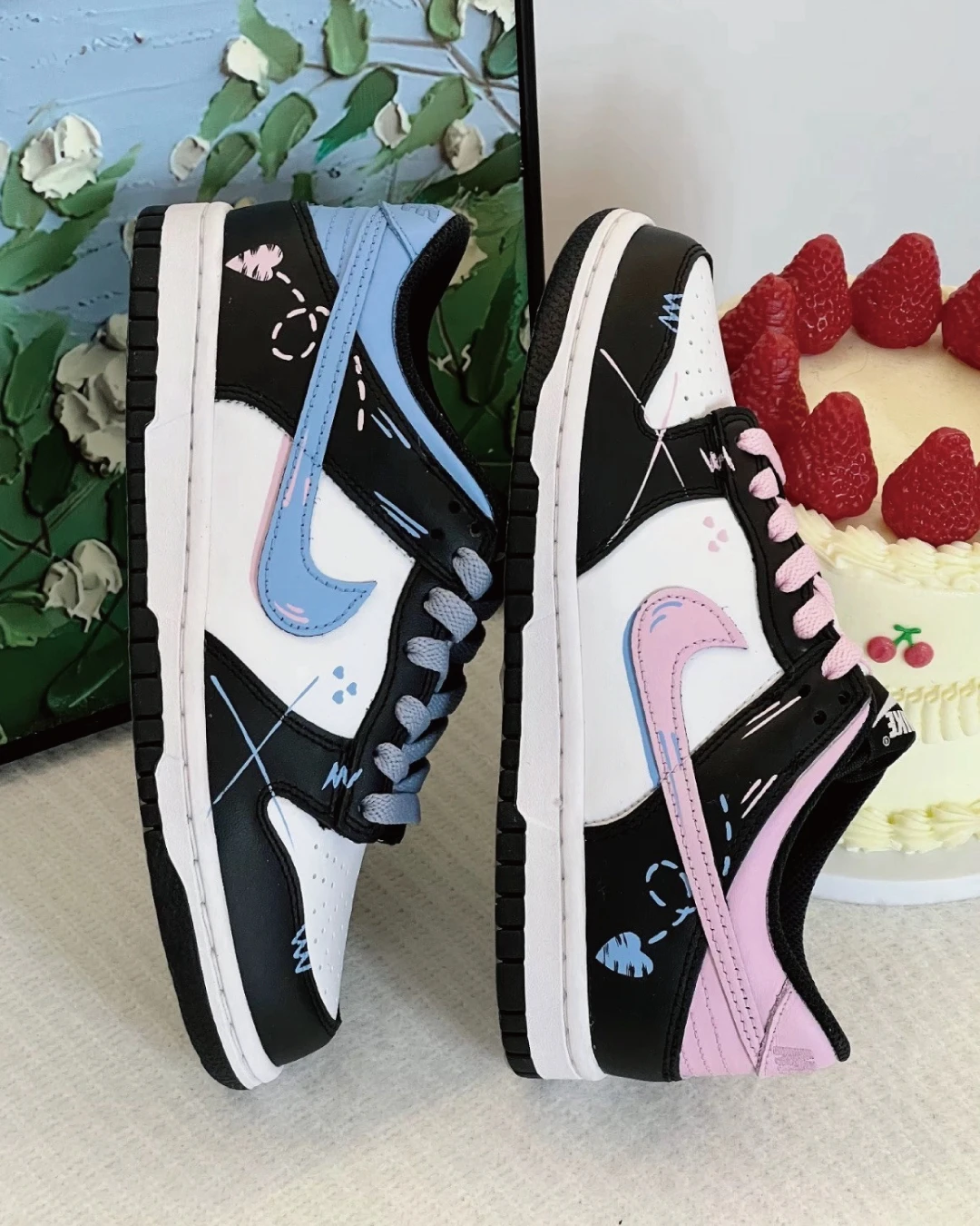 NIKE｜Nike Dunk Low 訂製款 粉藍鴛鴦塗鴉 美式街頭 撞色設計  個性球鞋 甜酷穿搭
