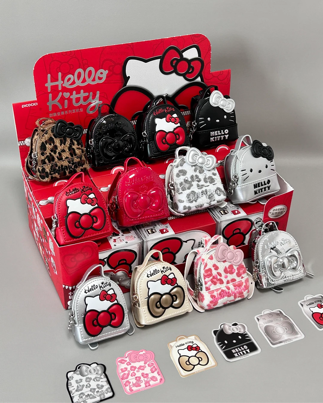MOETCH｜PICOCICI  Hello Kitty 聯名款 甜酷變奏系列 小書包 耳機包 小包 吊飾 鑰匙圈 盲盒
