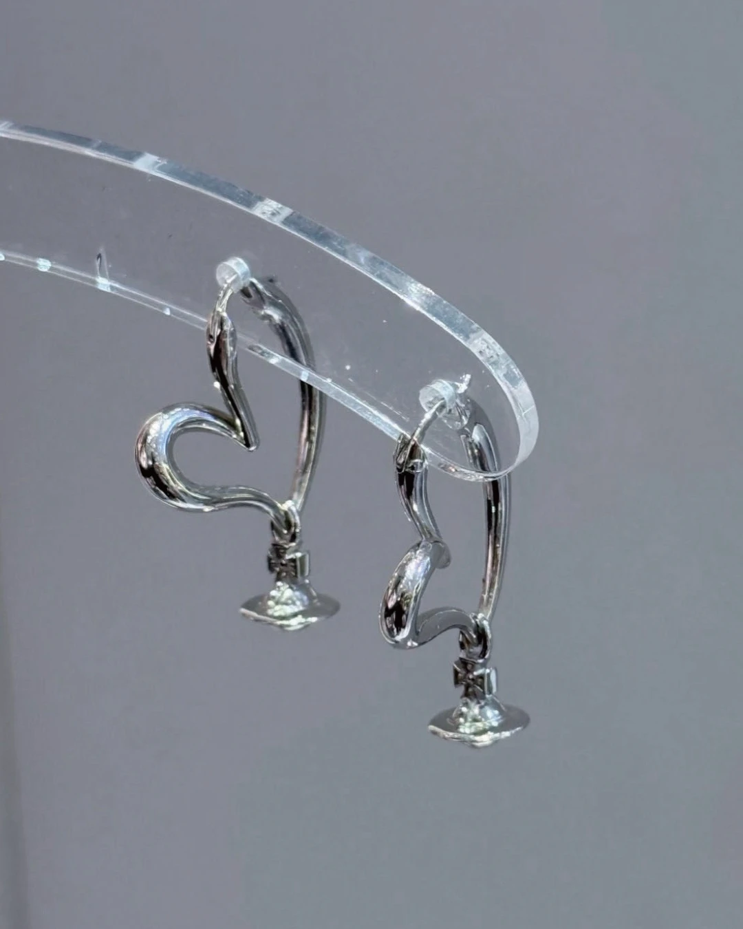 Vivienne Westwood ｜ Emily Earrings  愛心土星吊墜耳環 西太后 薇薇安 鏤空愛心 圈形耳環