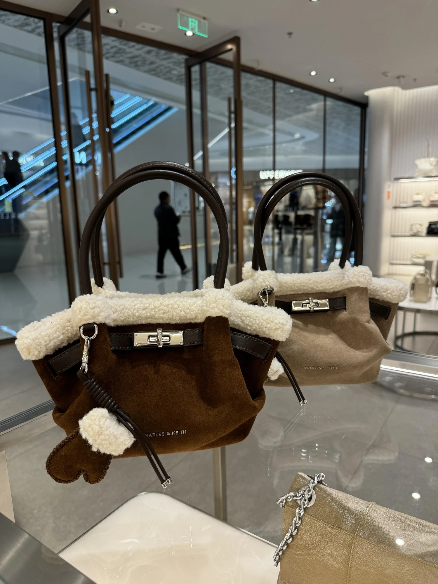 CHARLES & KEITH｜小CK 麂皮羊羔毛 托特包 深棕 米色 秋冬新款