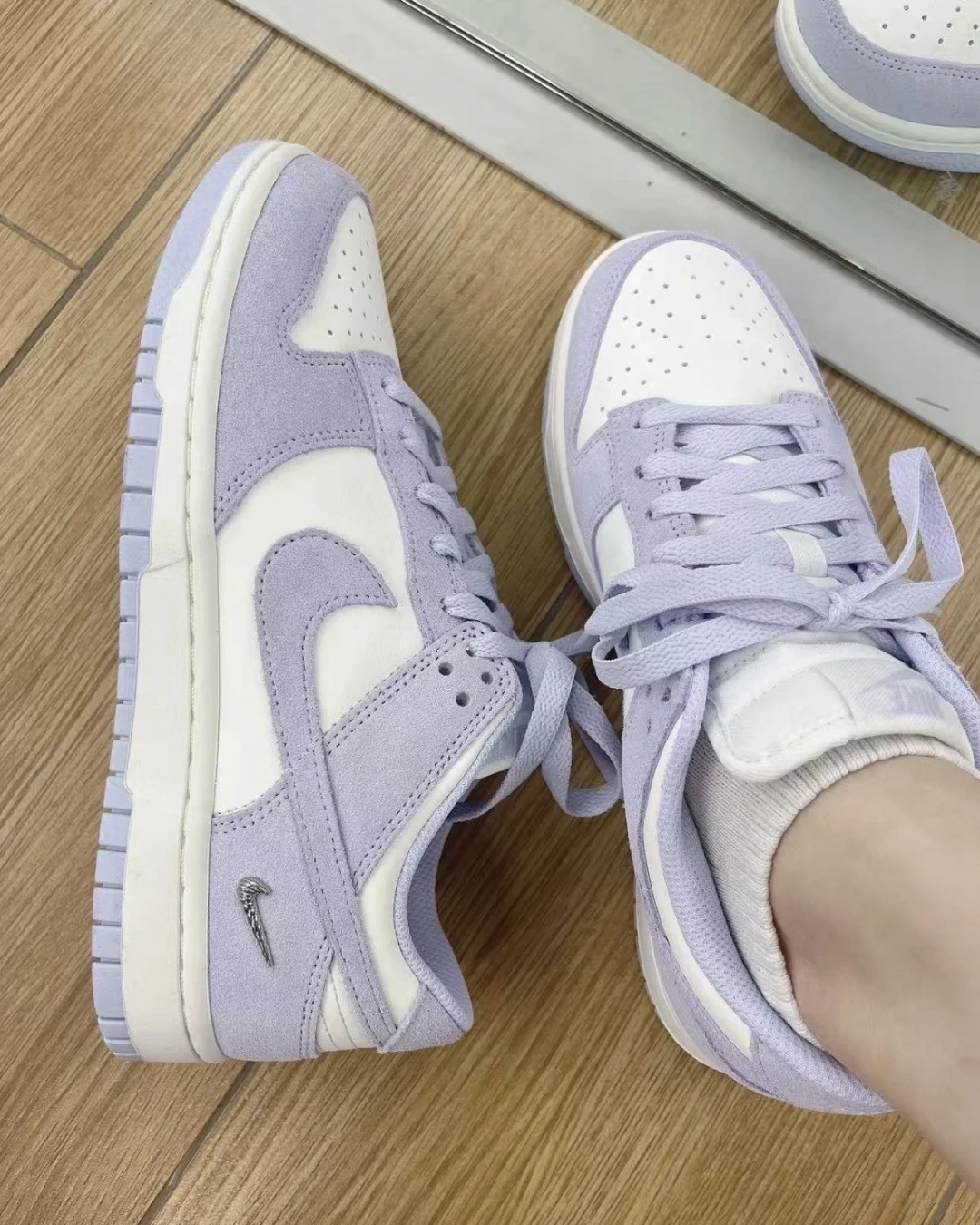 INGRAINED｜NIKE WMNS DUNK LOW 女款 麂皮 奶杏色 薰衣草紫 潮流穿搭 休閒運動鞋 IO4244-201 IO4244-500