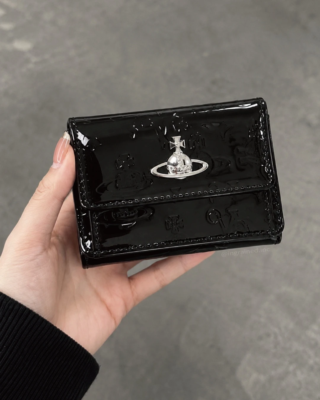 Vivienne Westwood MAN｜Jean Small Flap Purse 薇薇安 西太后 亮面 牛皮 滿版 土星 壓紋 掉蓋 短夾 零錢包 黑色