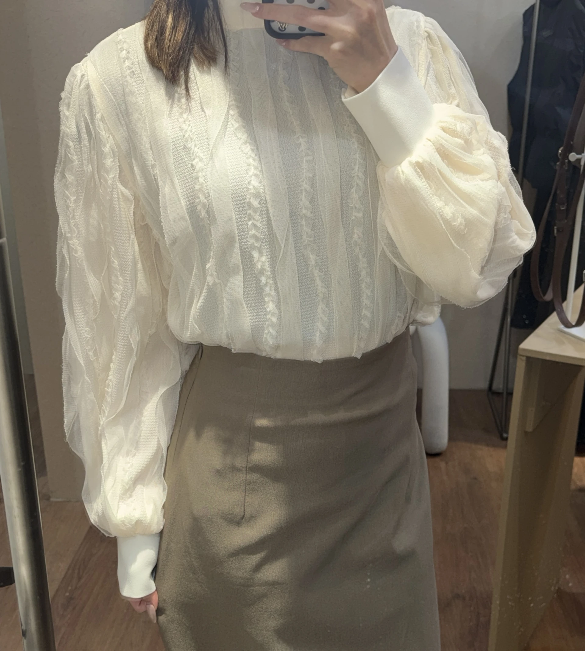 蕾絲花紋上衣