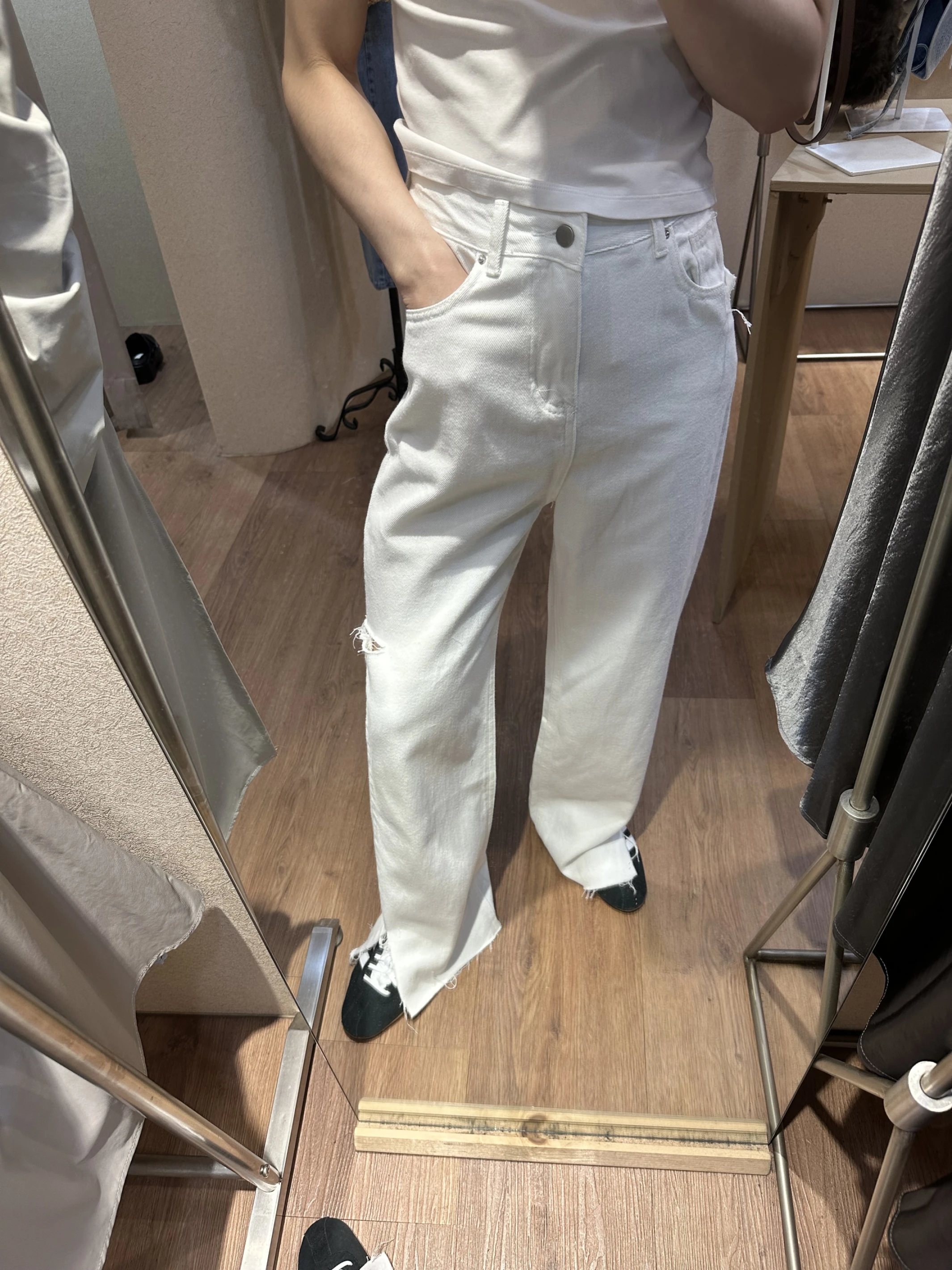 白色破壞感直筒牛仔褲