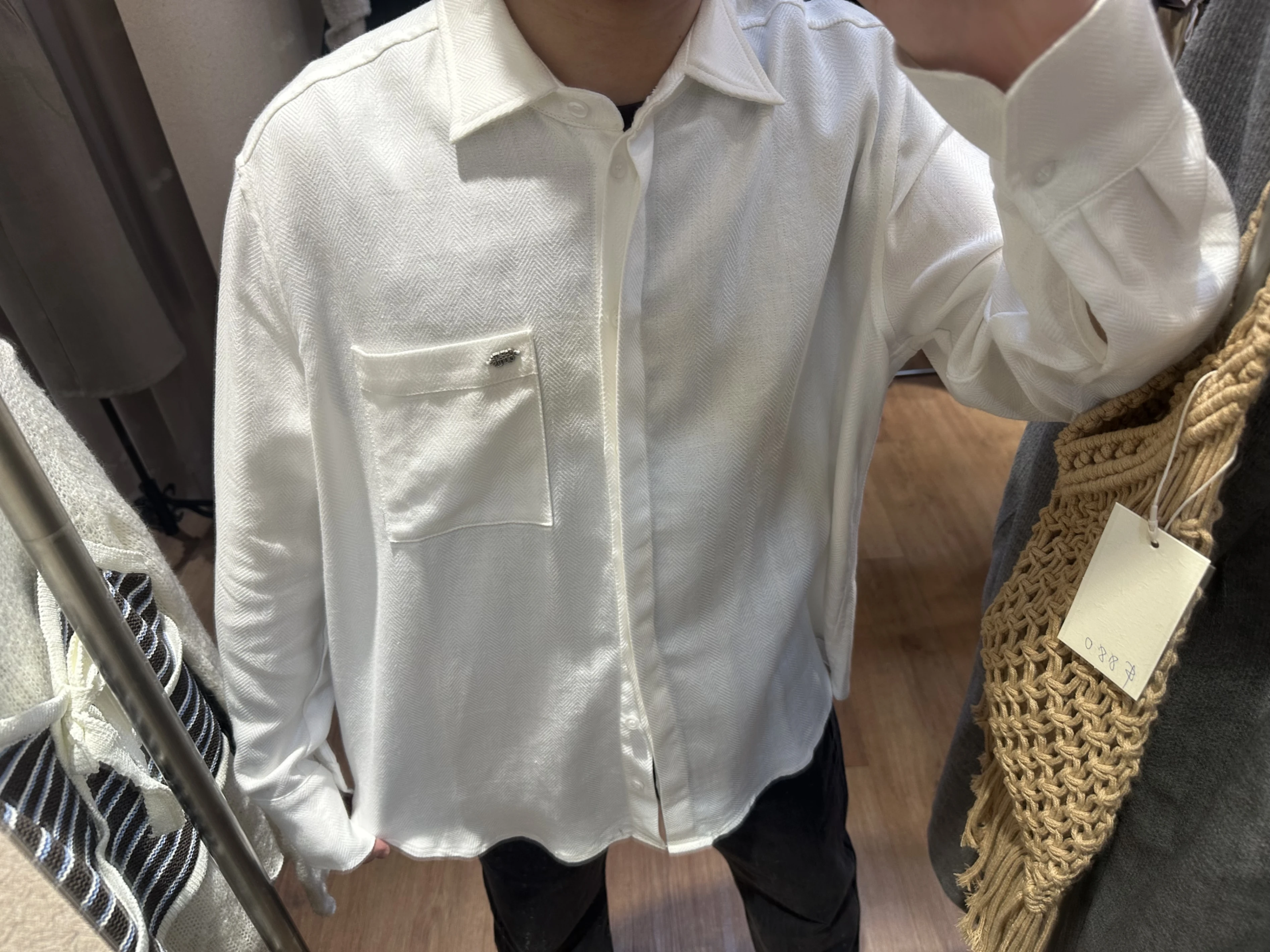金屬logo寬鬆紋理白襯衫