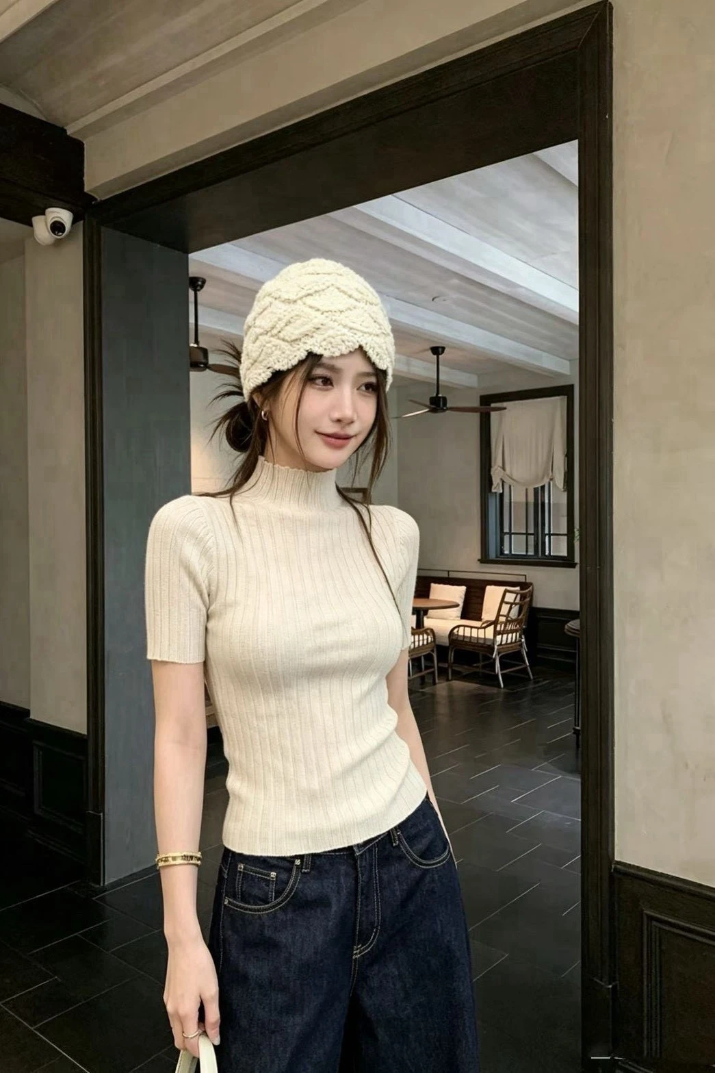 精緻千金高領坑條衣