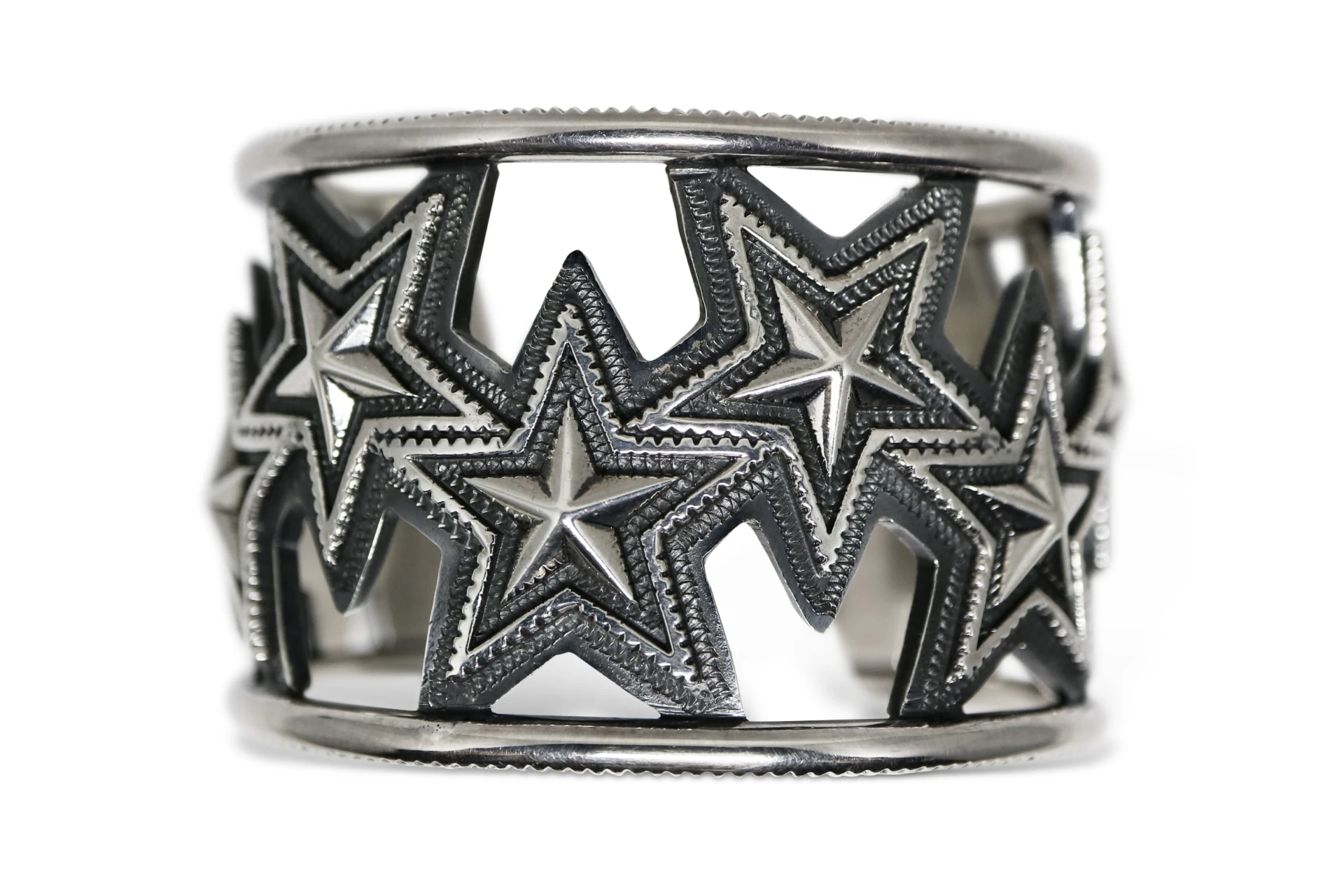 CUT OUT OPPOSING STAR CUFF