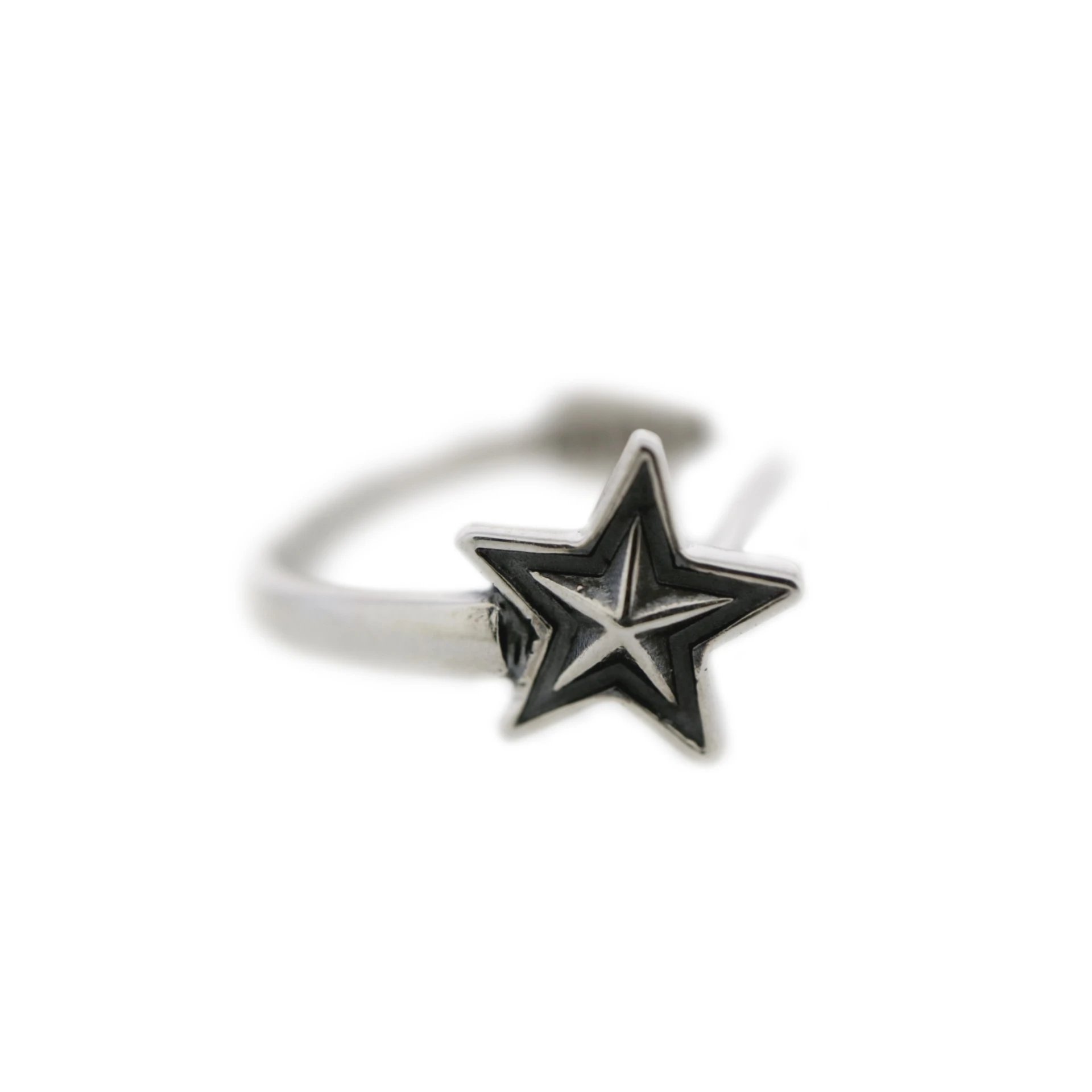 ARROW STAR CURVED EARRING