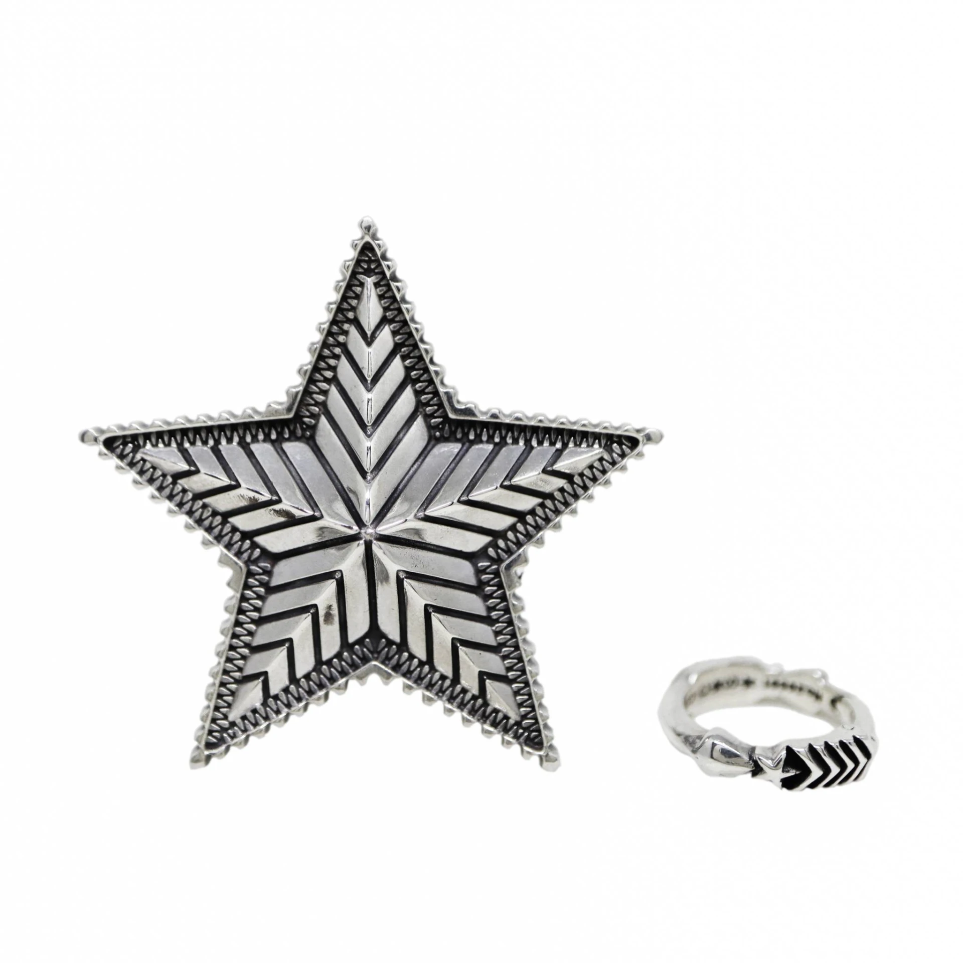 BIG DEPP STAR PENDANT WITH ARROW SPRING