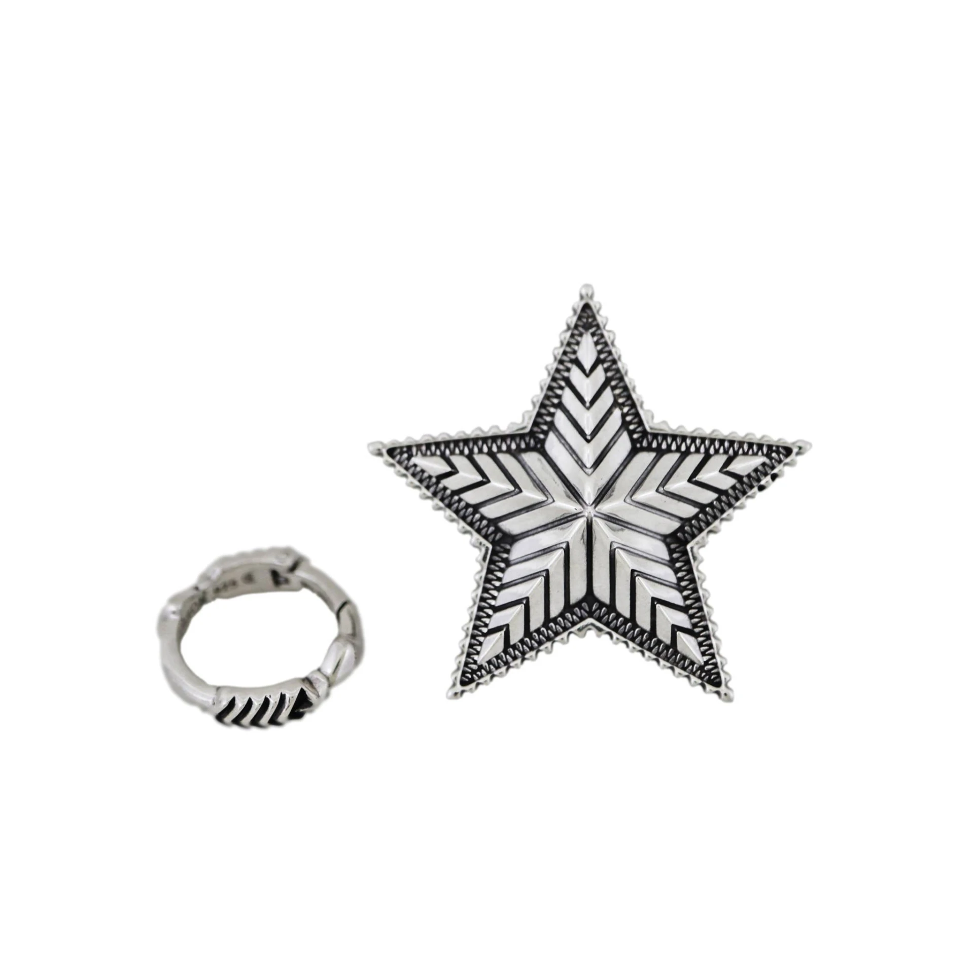 SMALL DEPP STAR PENDANT WITH ARROW SPRING