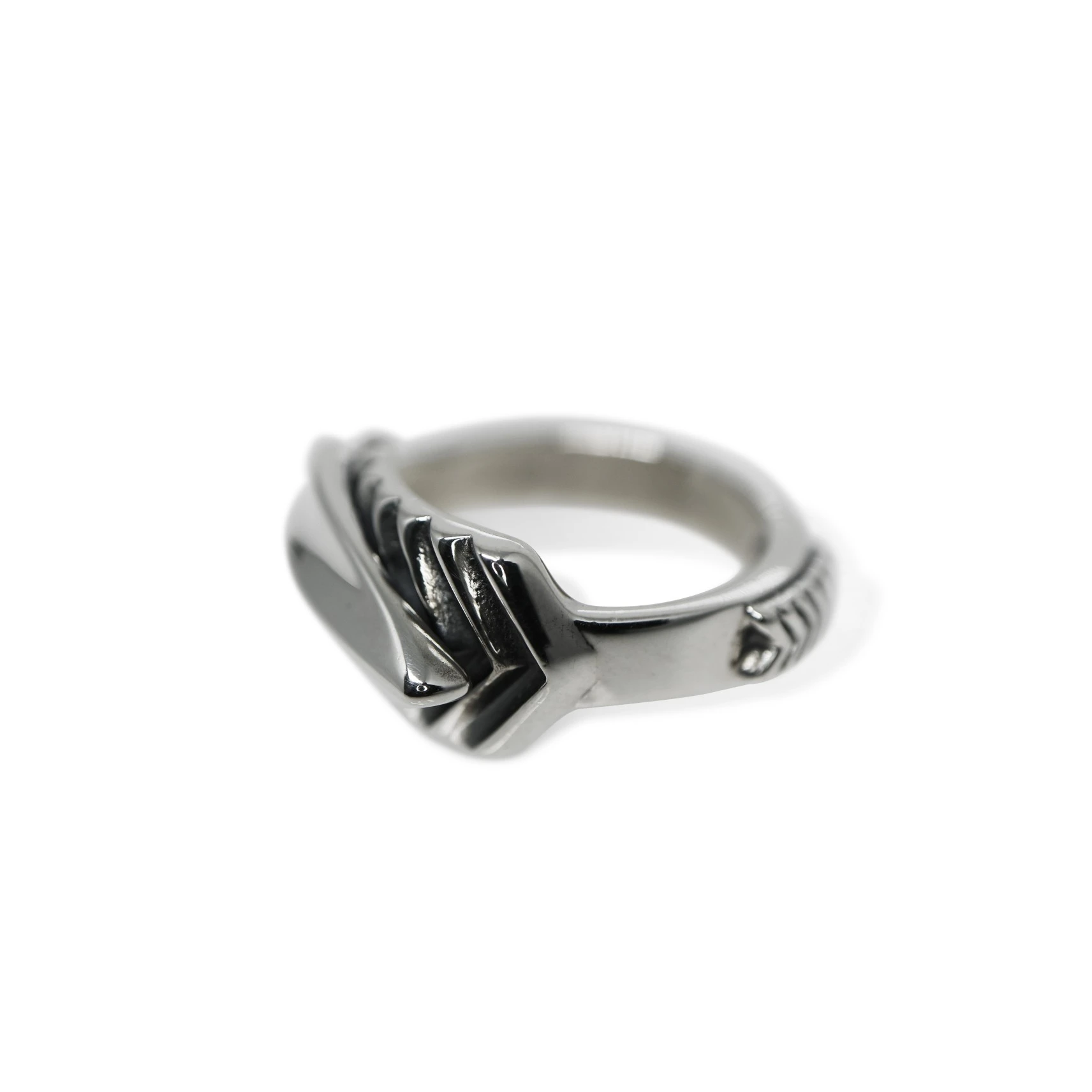 OVERWRAPPING SINGLE ARROW RING
