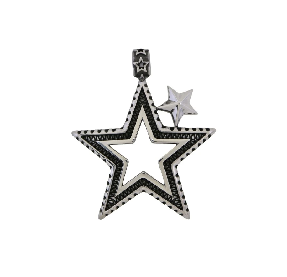 CUT OUT STAR SQUARED PENDANT