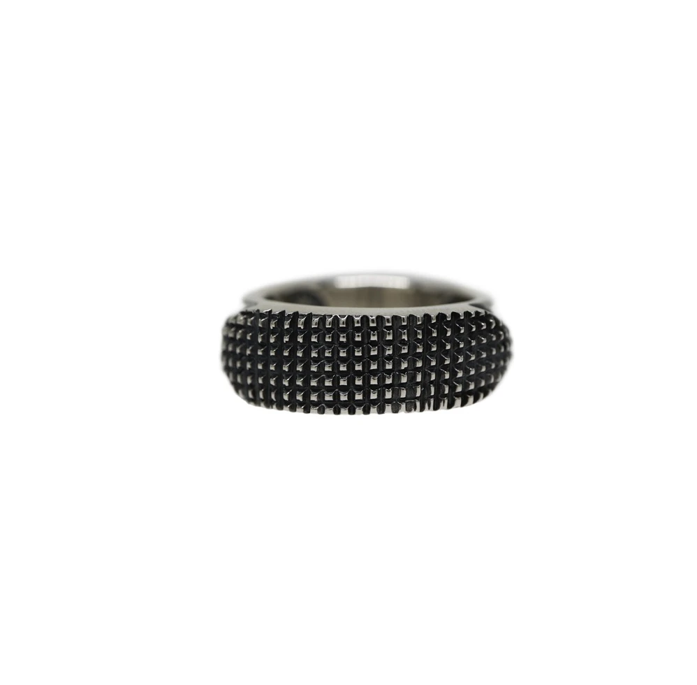 CROSS CUT V RING