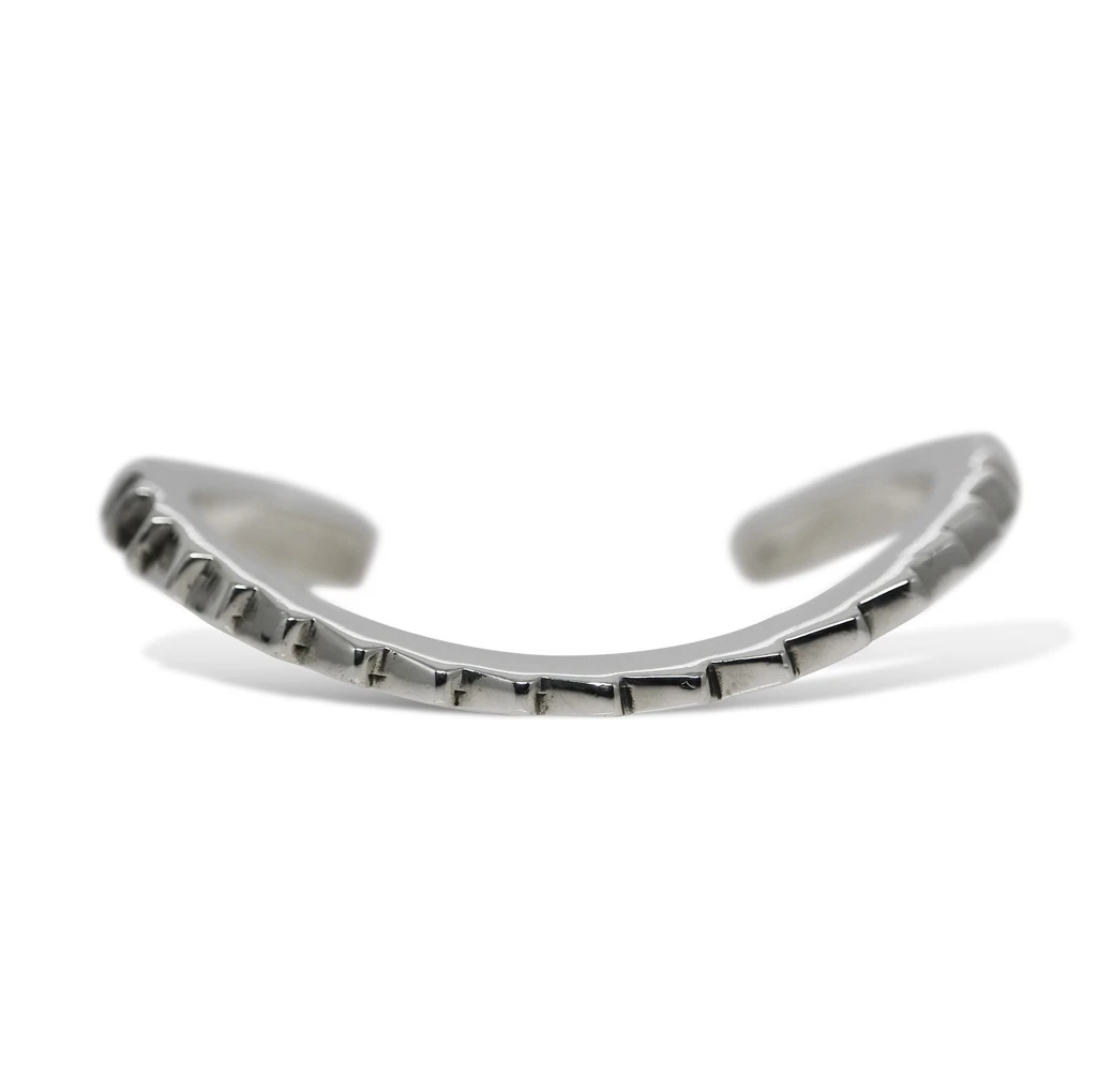 SINGLE RIBBED WIRE CUFF