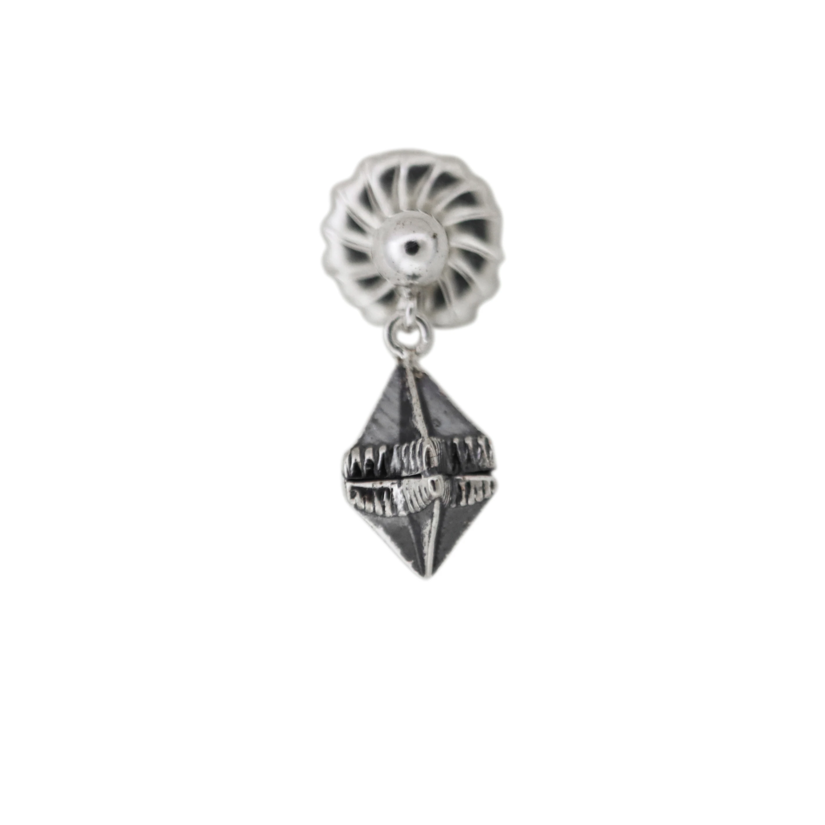 DOUBLE HIGH POINT STAR STUD EARRING