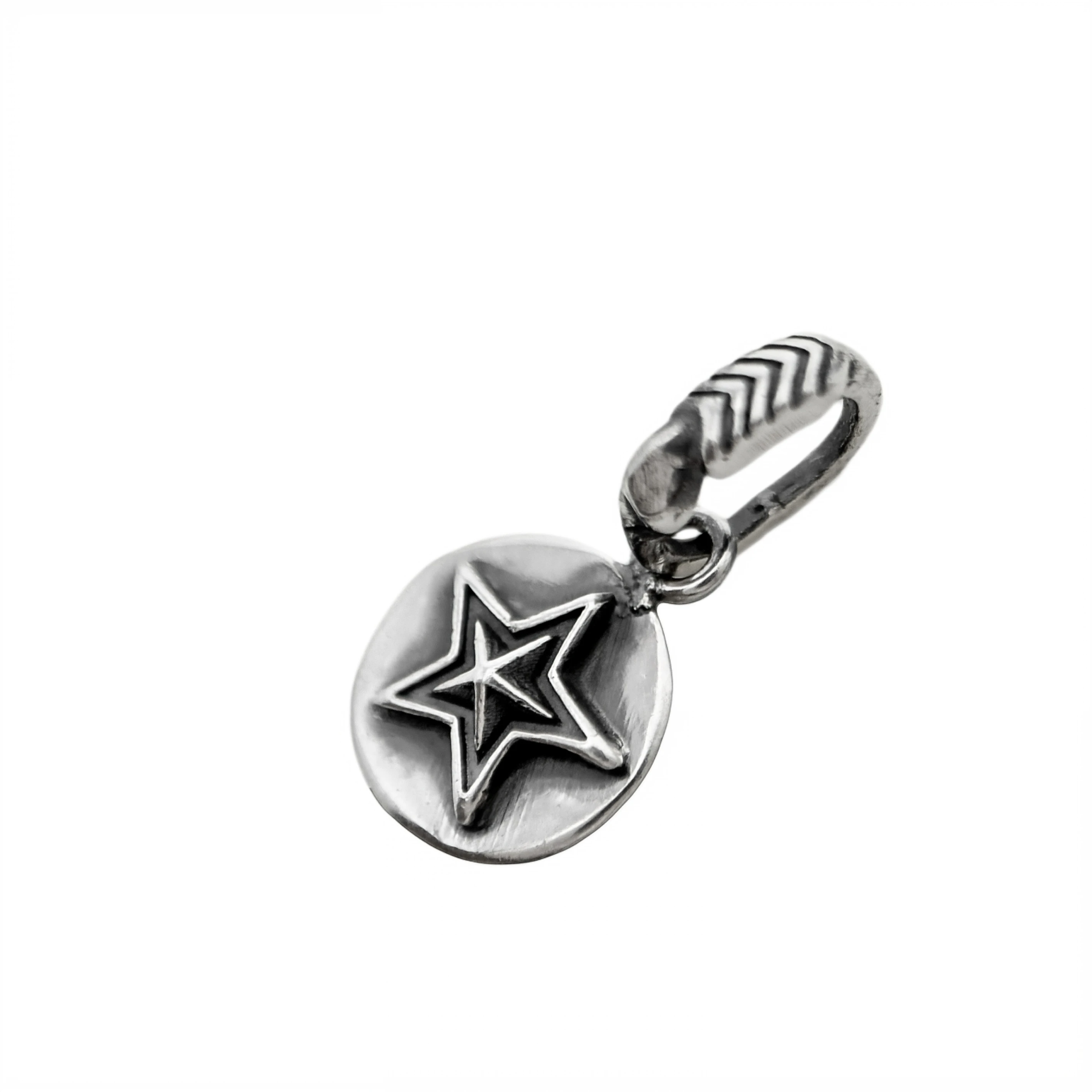 TINY ROUND CENTER STAR W/ ARROW BAIL PENDANT