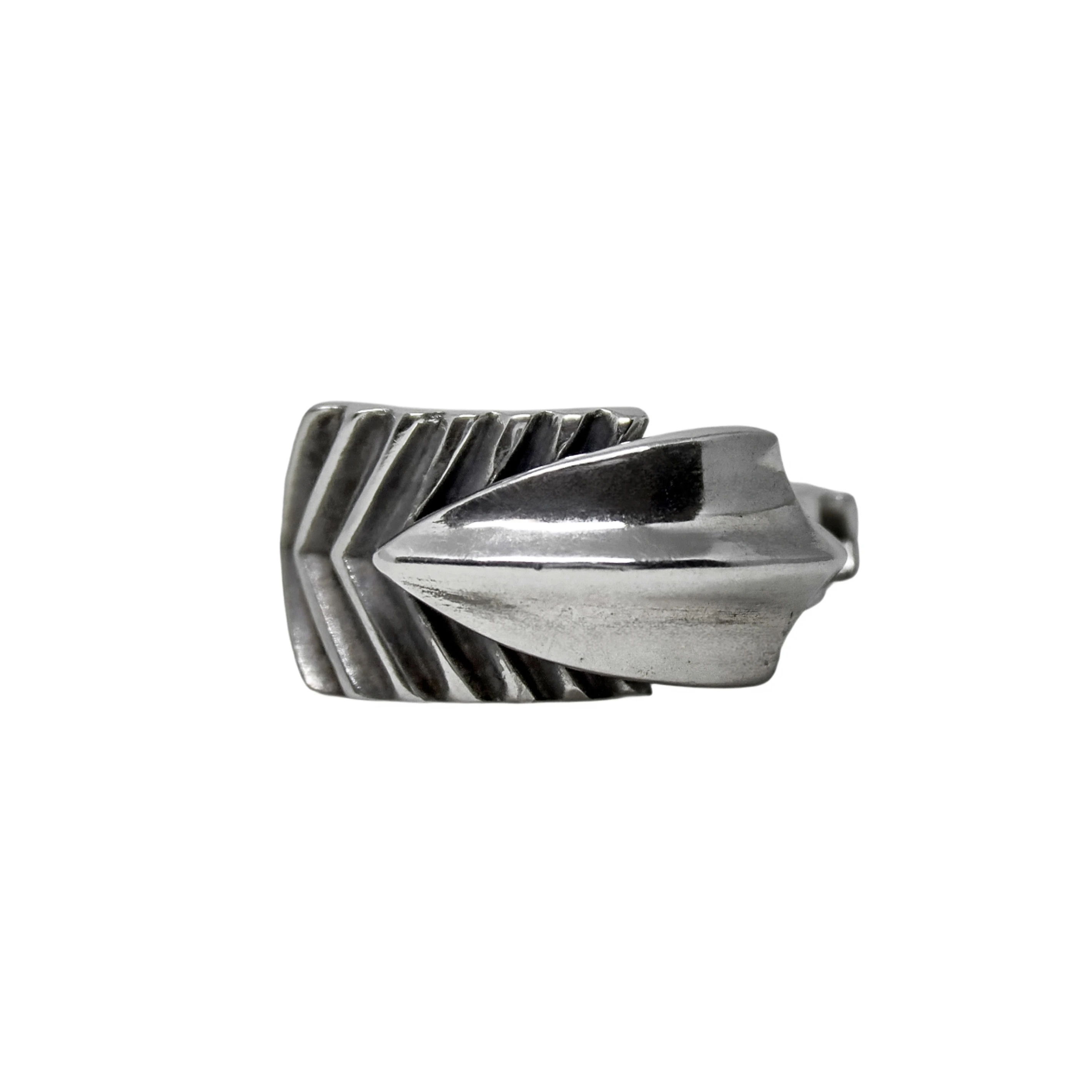 HEAVY OVERWRAPPING ARROW RING