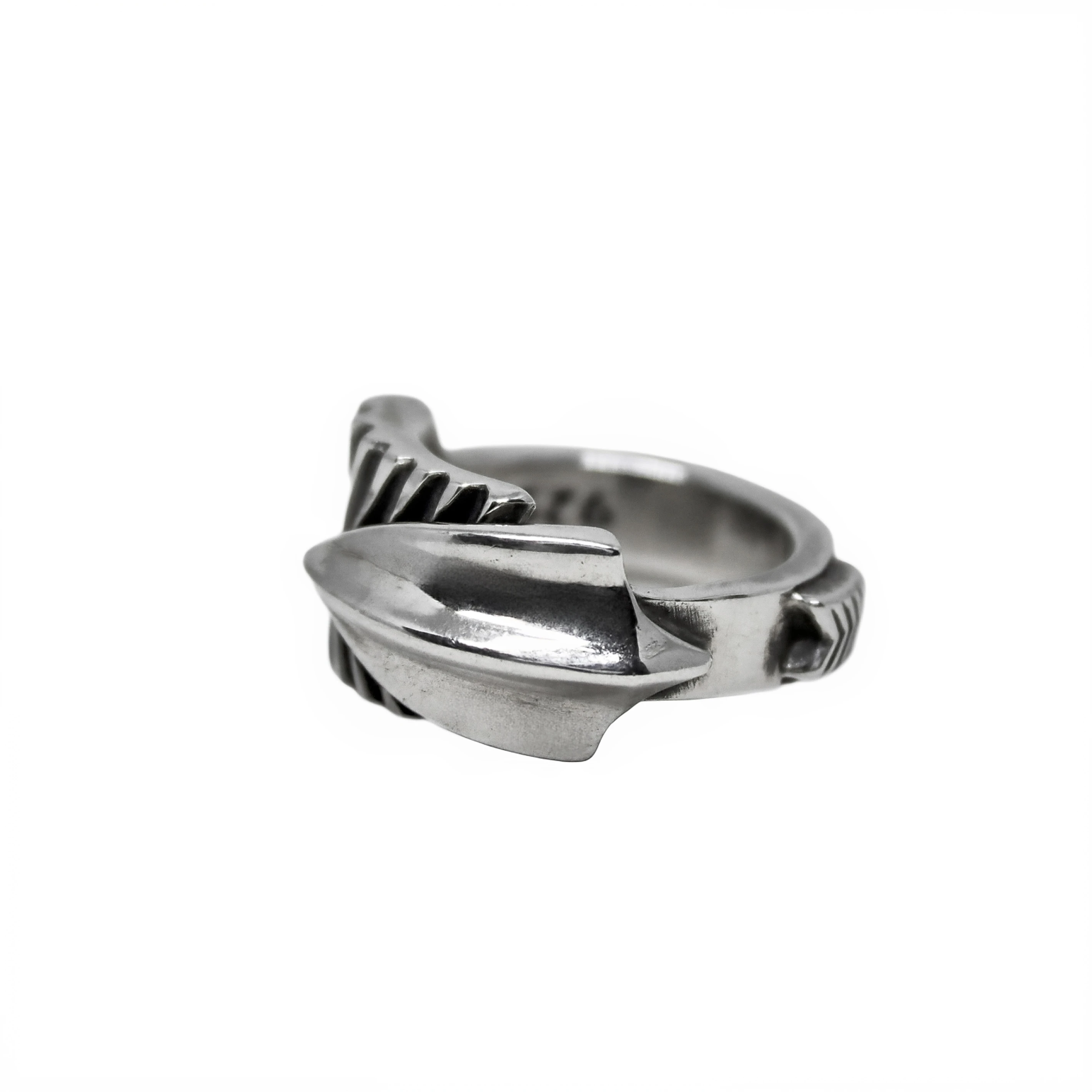 HEAVY OVERWRAPPING ARROW RING