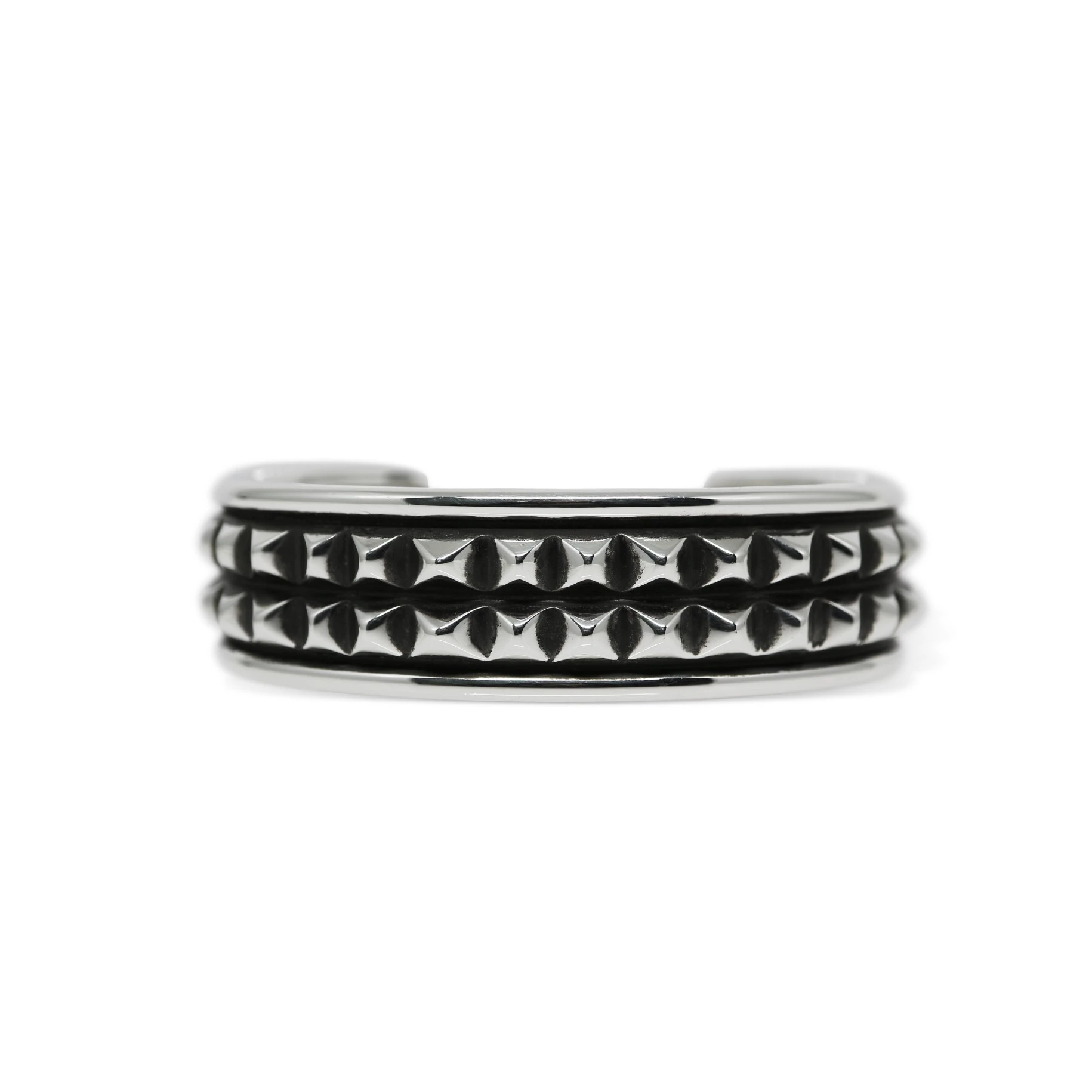 2 ROW PYRAMID W / PLAIN EDGE CUFF