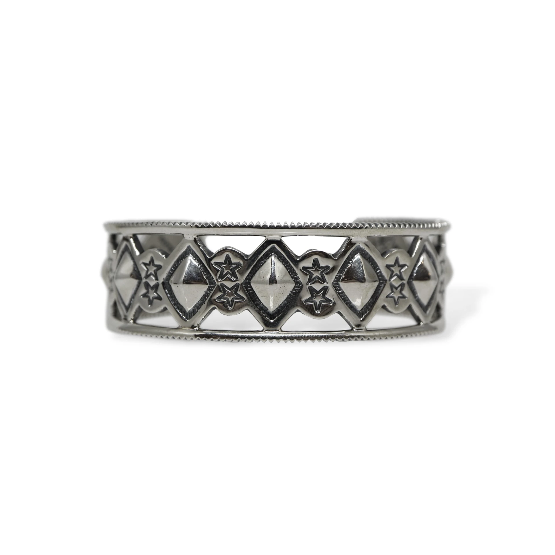CUT OUT DIAMONDS & STARS W / COIN EDGE CUFF