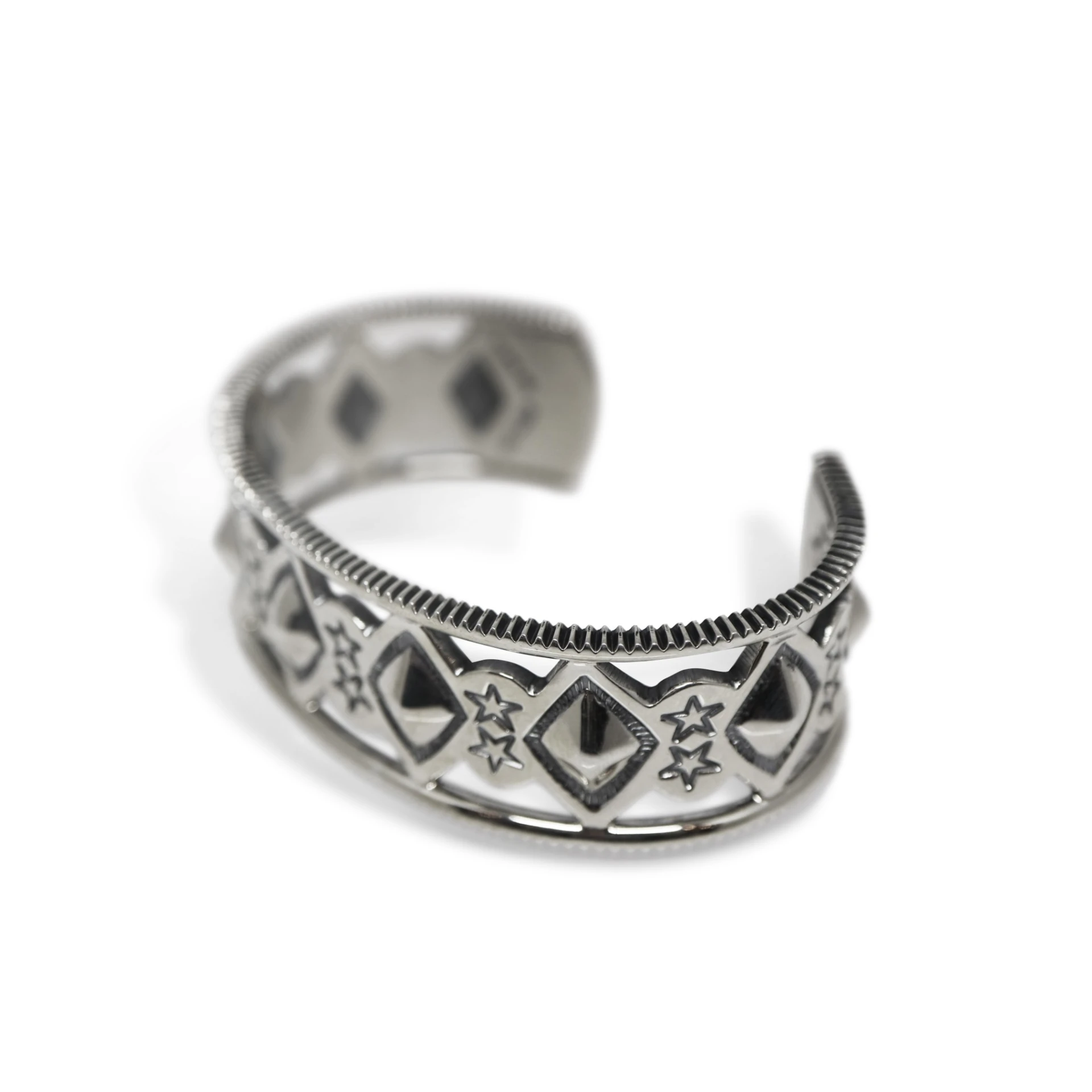 CUT OUT DIAMONDS & STARS W / COIN EDGE CUFF