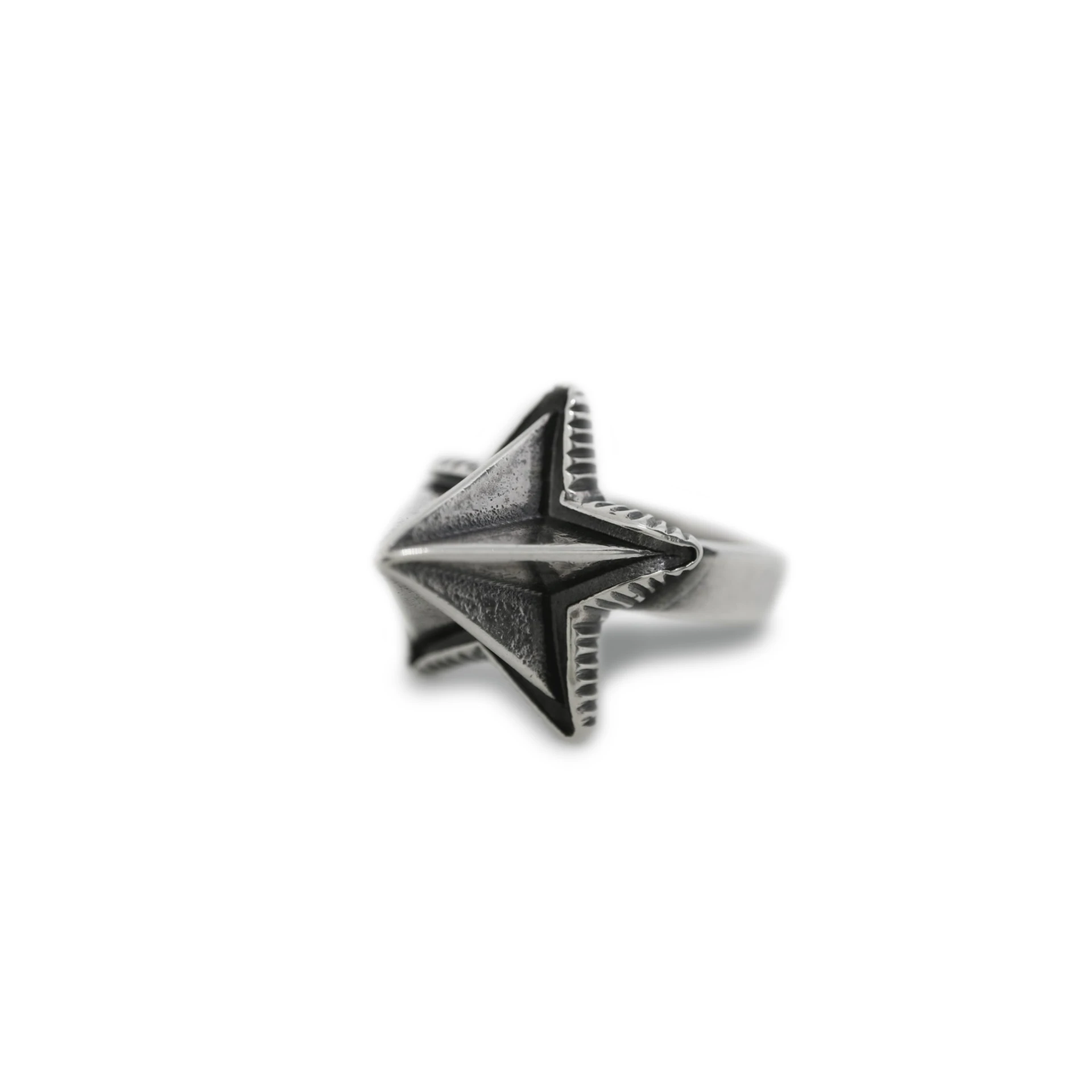 MEDIUM STAR SPIKE EXTRA HIGH RING