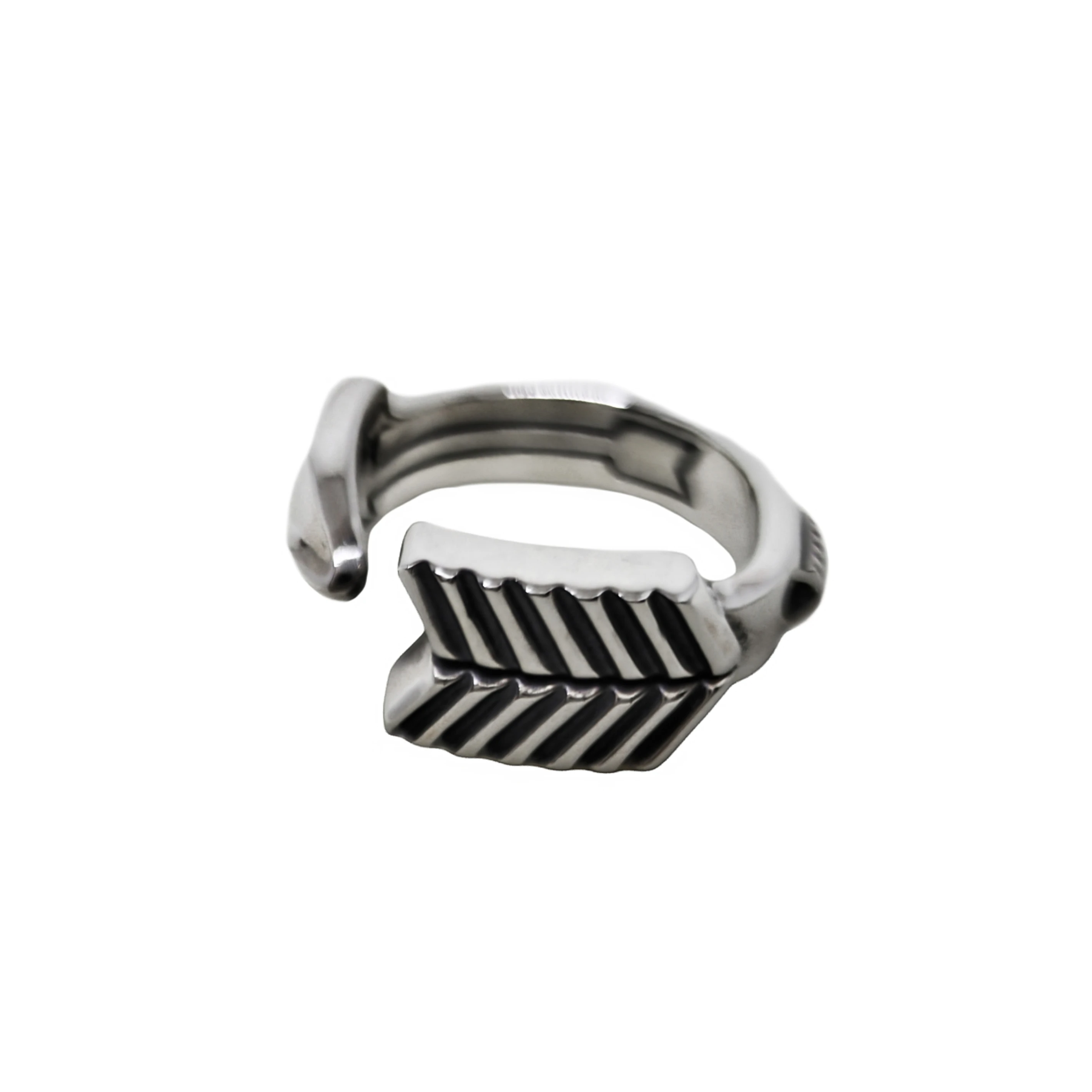 OPPOSING ARROW RING
