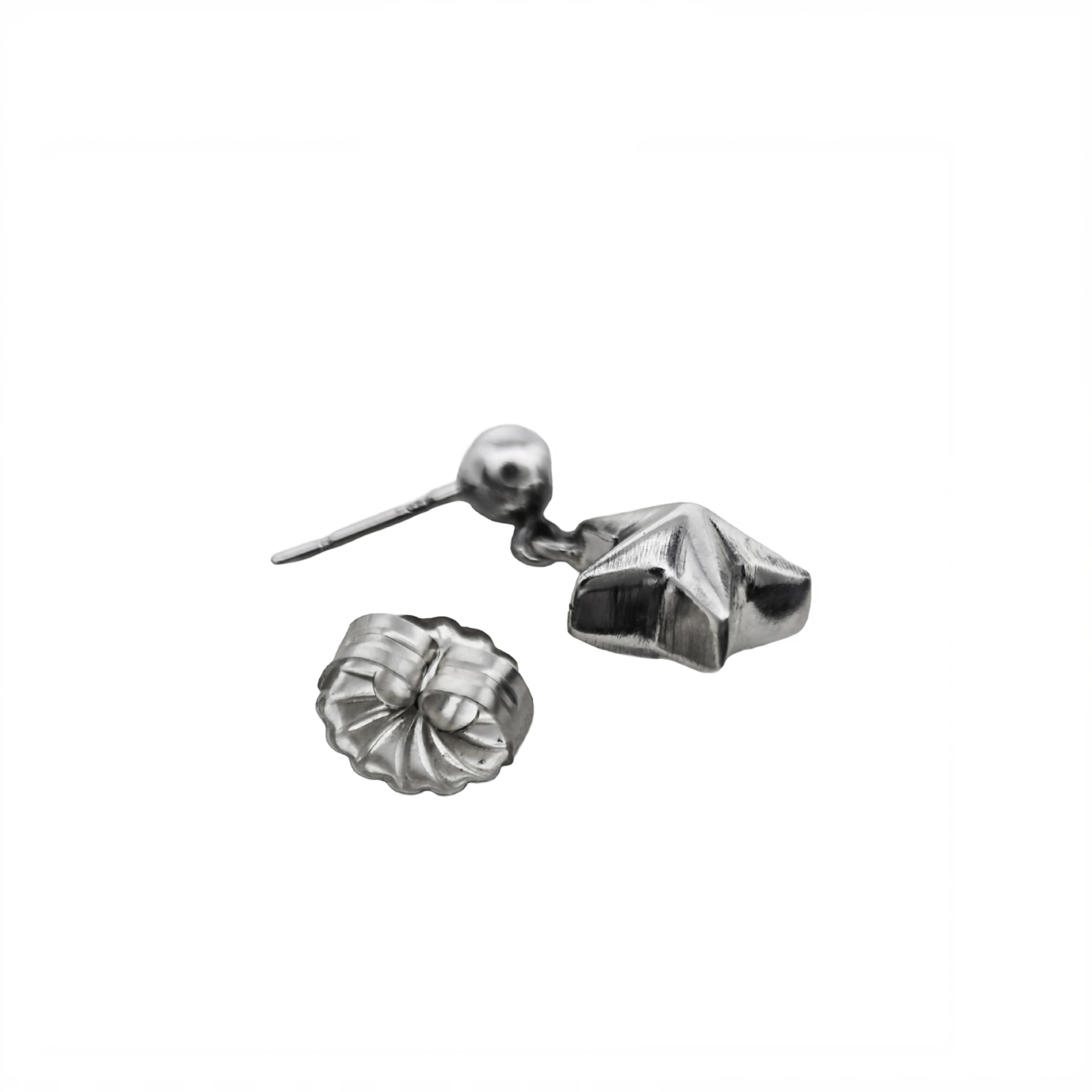 SOLID STAR EARRING