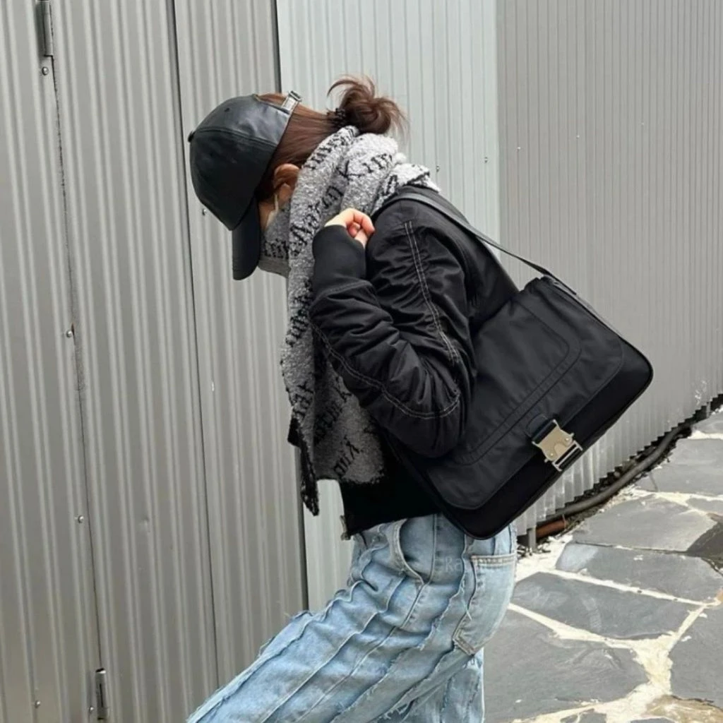 現貨Matin Kim 尼龍中方包
