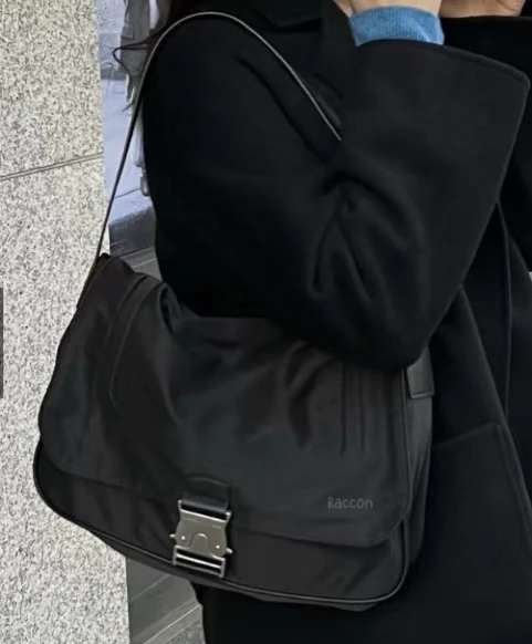 現貨Matin Kim 尼龍中方包