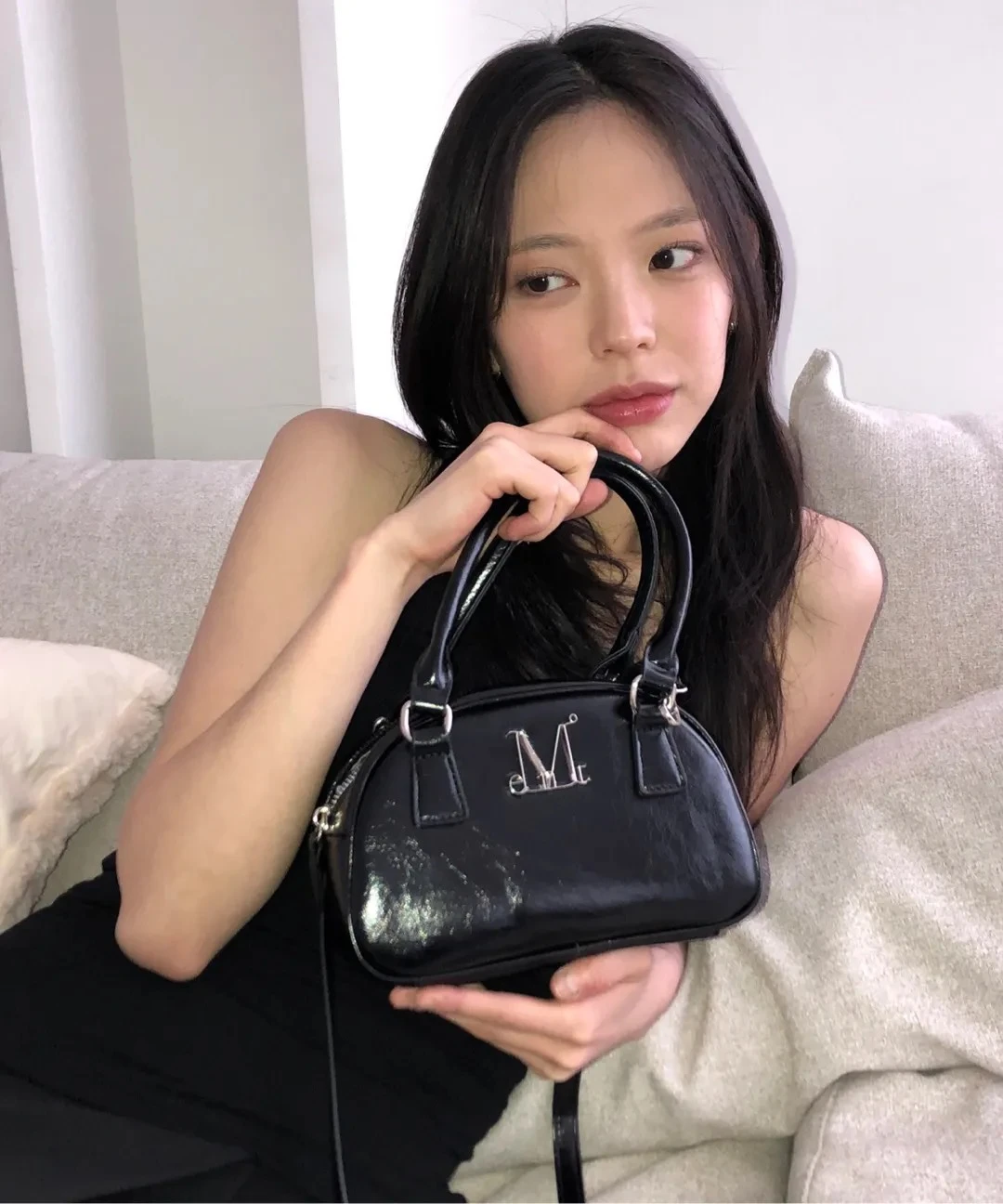 Mucent迷你保齡球包NAR METAL LOGO MINI CROSSBAG UNISEX 나르 메탈 로고 미니 크로스백 남녀공용