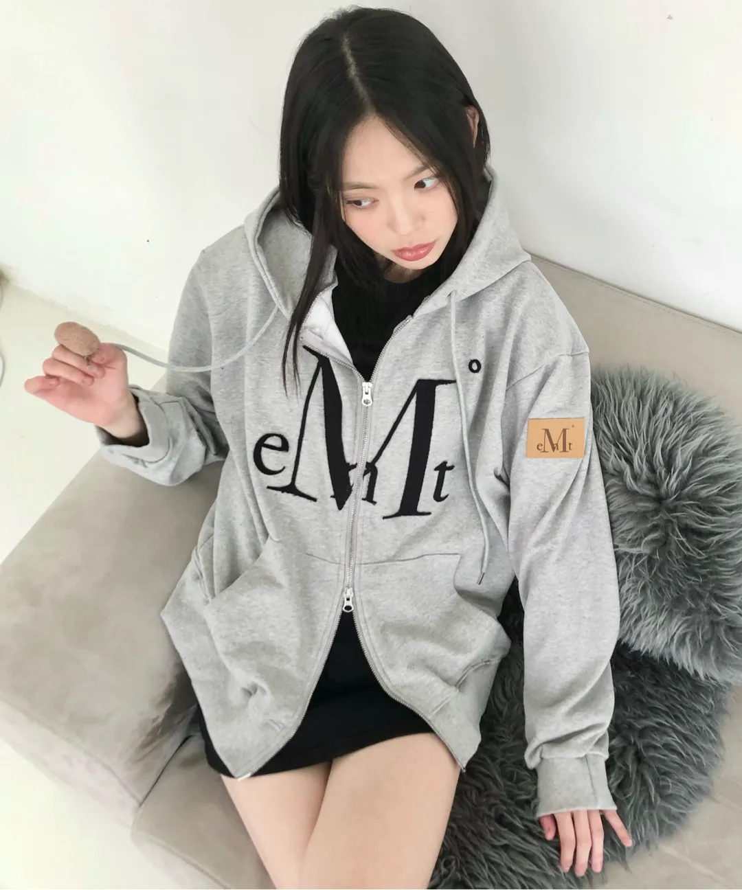 Mucent WADI APPLIQUE LOGO HOOD ZIP-UP UNISEX (3Color)