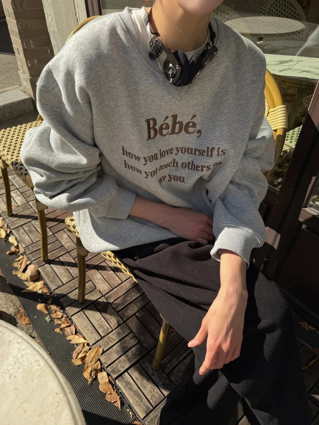 現貨Noirnine精緻刺繡薄絨大學tee