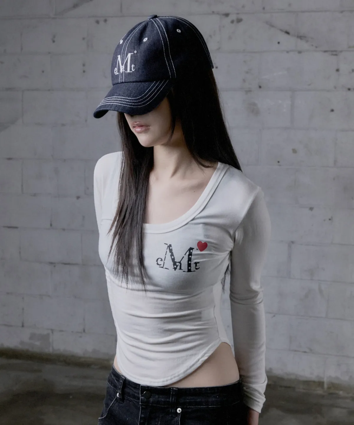 Mucent 迷你愛心logo U領長袖 LOVRITS MINI HEART LOGO U-NECK LONG SLEEVE T