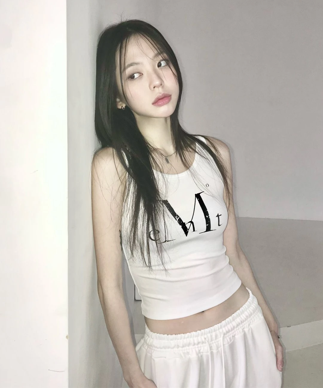 Mucent 裂紋標誌背心HALO CRACK LOGO SLEEVELESS (2Color)