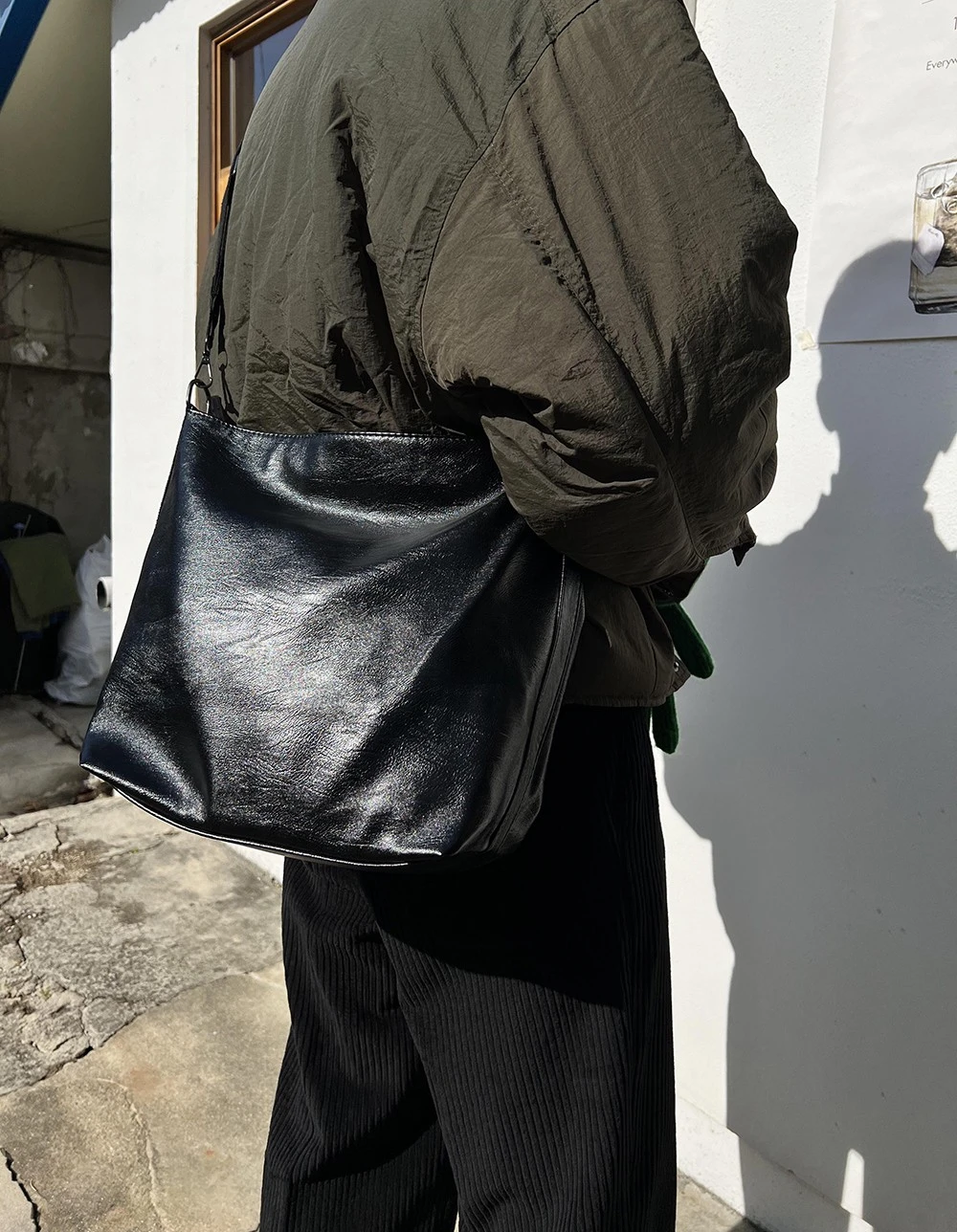 韓國質感亮皮斜背包