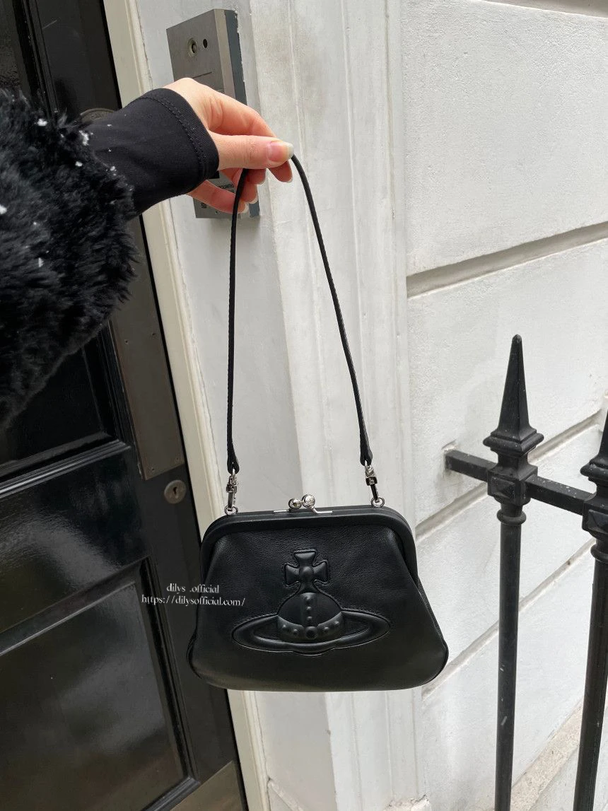 🪐 Vivienne Westwood Clutch 浮雕腋下包 JENNIE同款
