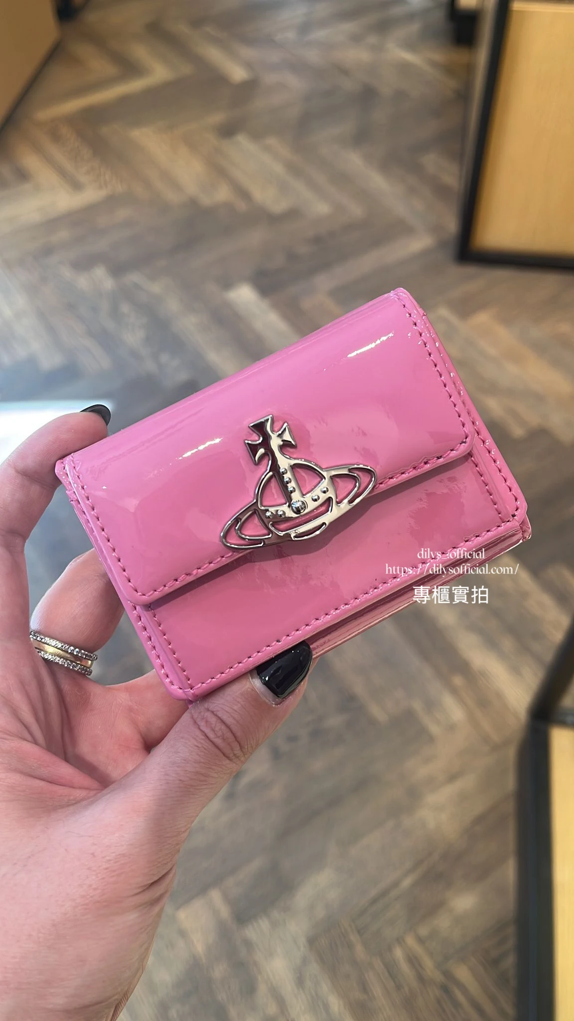 現貨｜Vivienne Westwood 粉色三折錢包 Shiny patent small flap purse