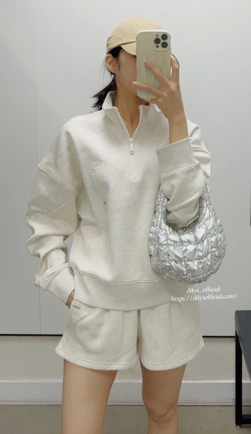Calvin Klein CK 半拉鍊大學T 黑、米白