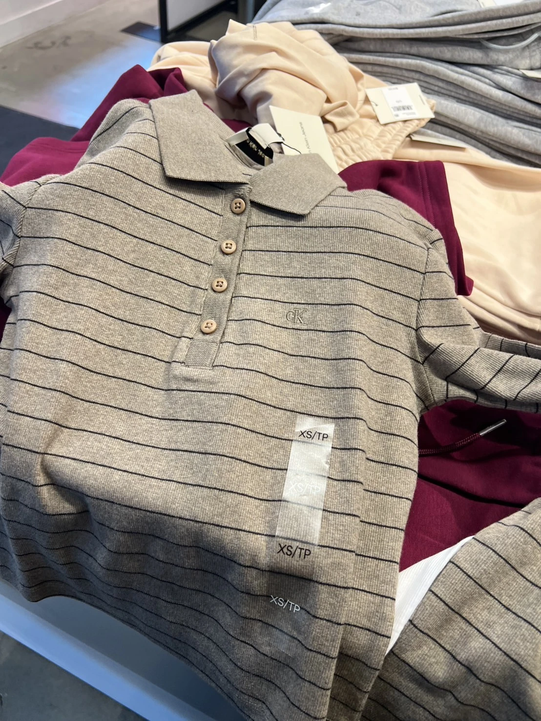 現貨｜CK Calvin Klein 棉質Polo短版長袖 棕色 XS