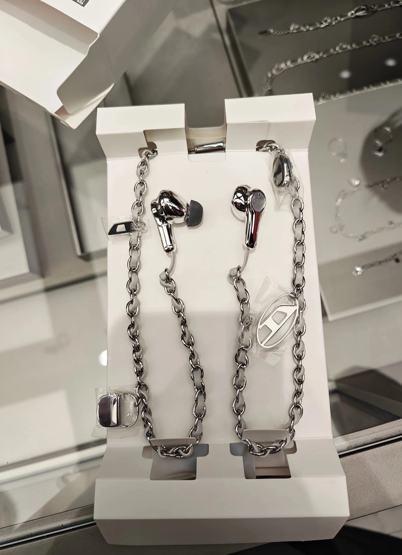 <2026朝人必備>Diesel 降噪有線耳機