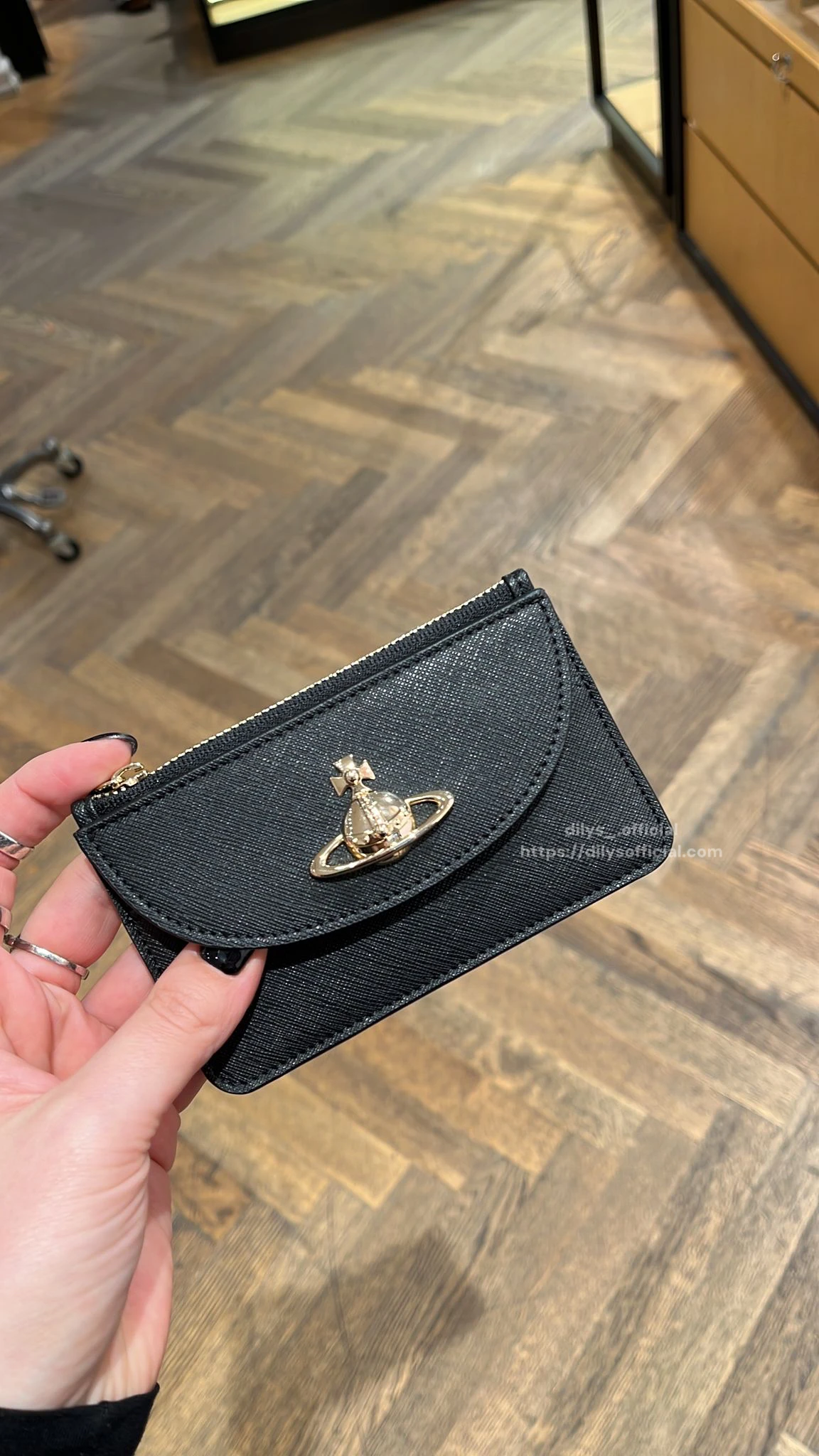 現貨｜ Vivienne Westwood 半月型卡包